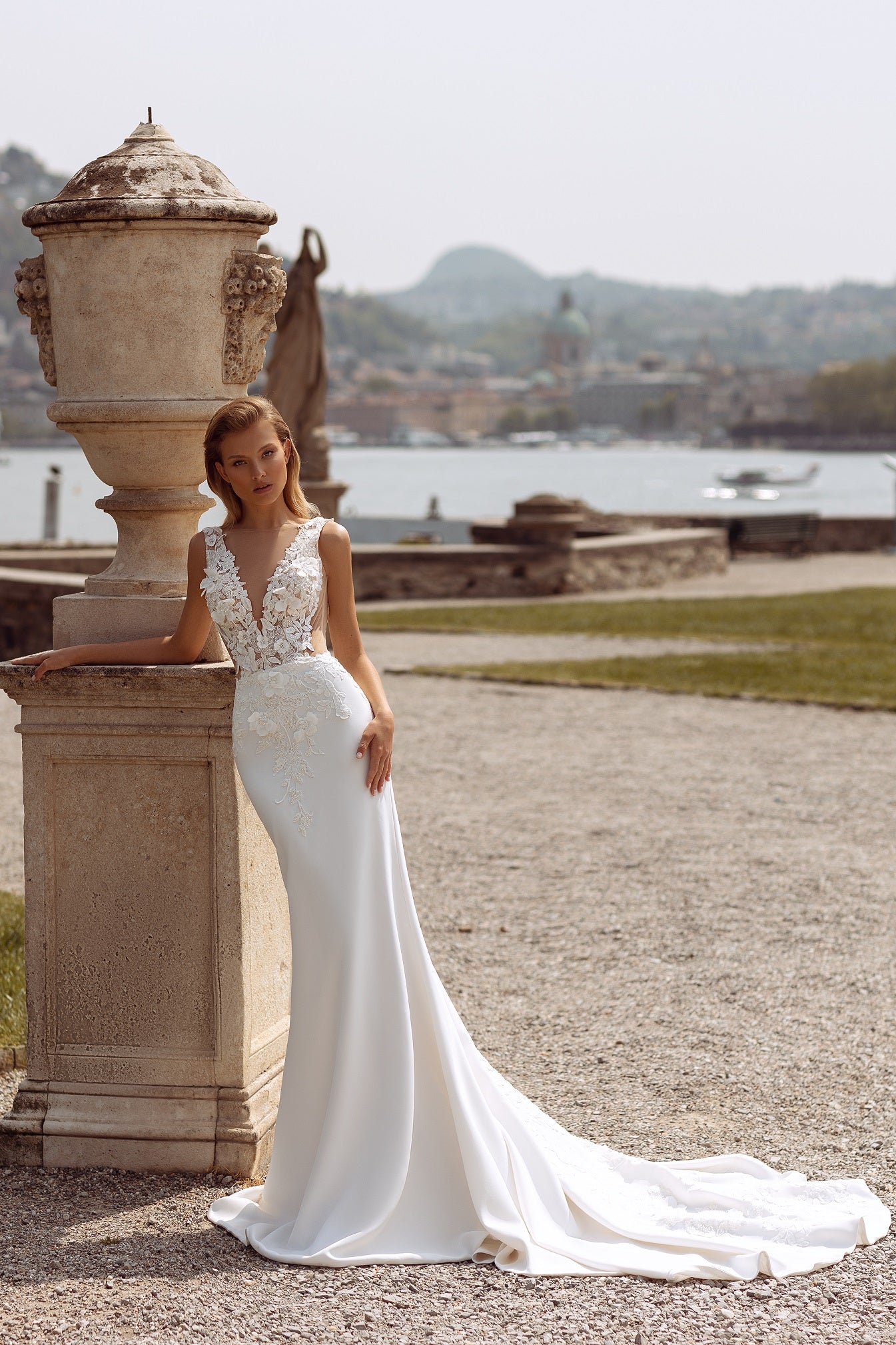 Robe de mariée Lady Di Bride 1005 – sirène fourreau en dentelle florale à relief