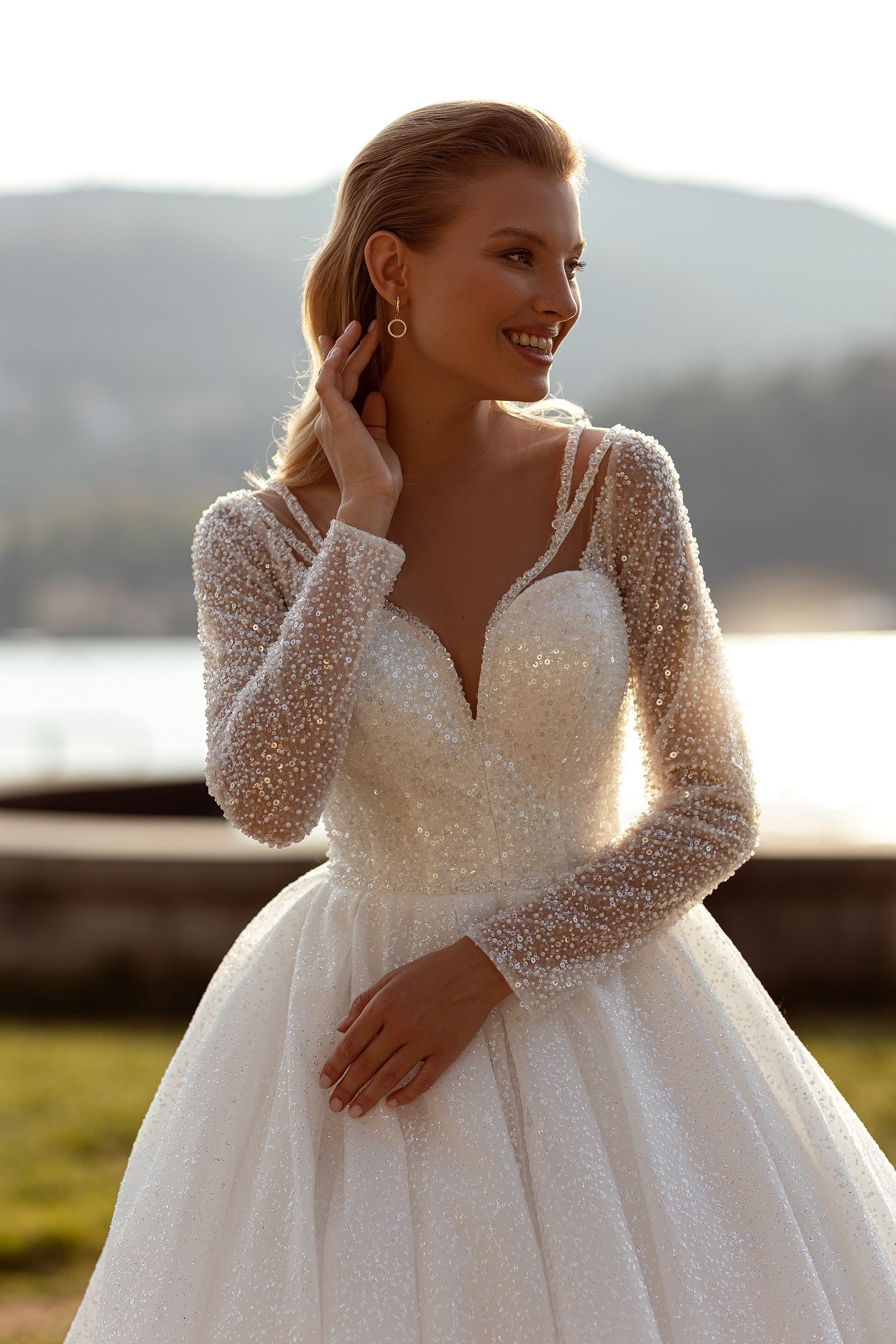 Robe de mariée Lady Di Bride 1011 – Jupe princesse scintillante et corset manches longues