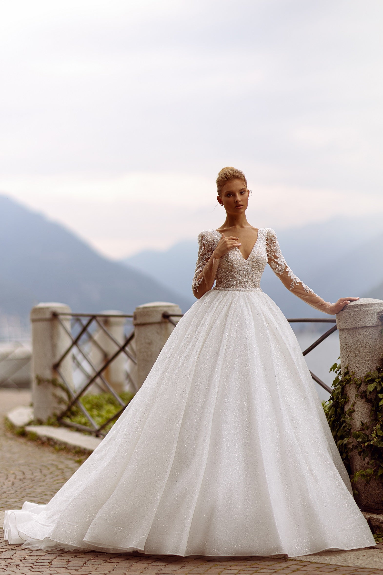 Robe de mariée Lady Di Bride 1026 – Jupe princesse en tulle scintillant et corsage en dentelle