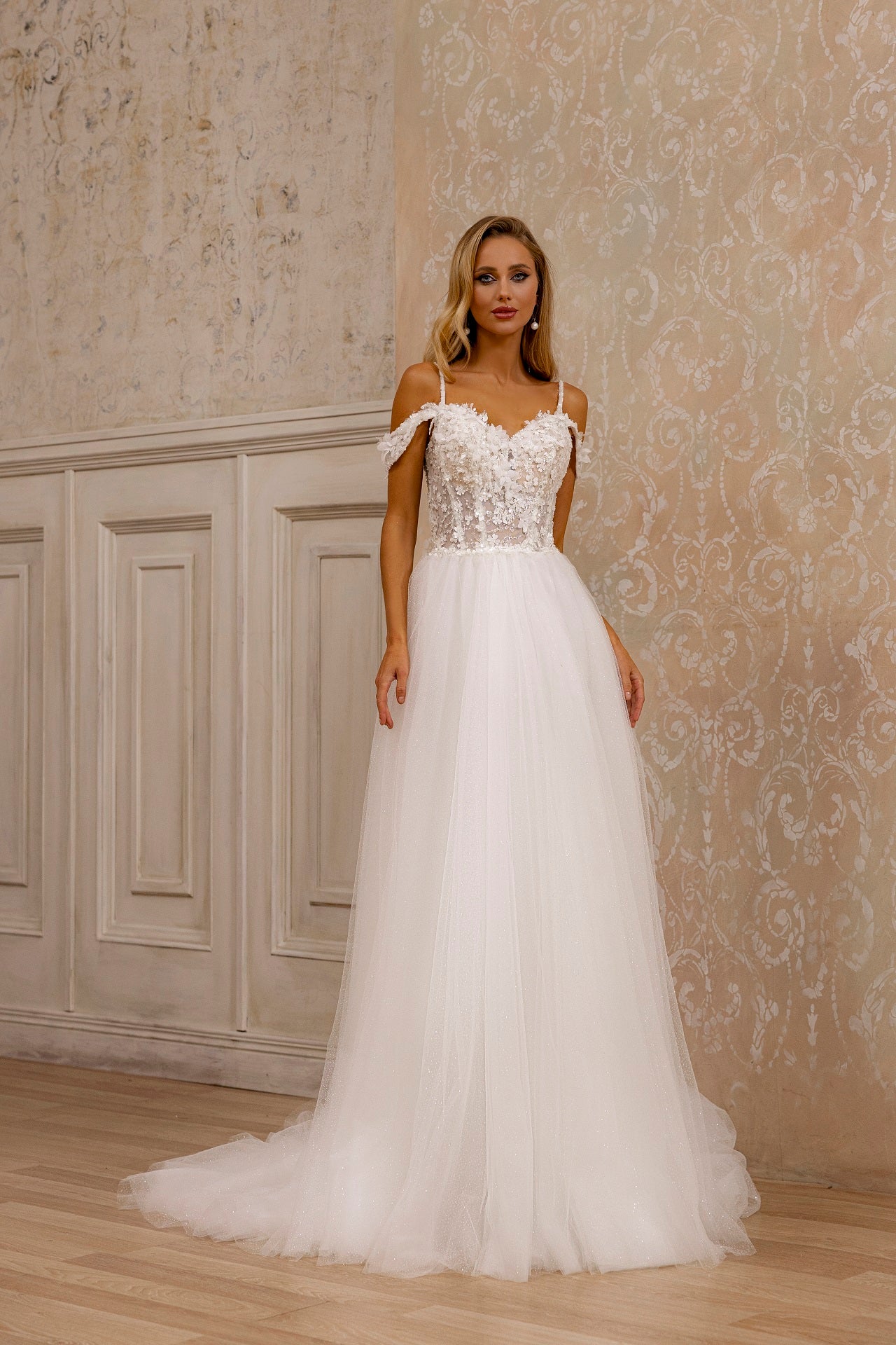 Robe de mariée Lady Di Bride 1212 – A-line en tulle avec bustier brodé et bretelles tombantes