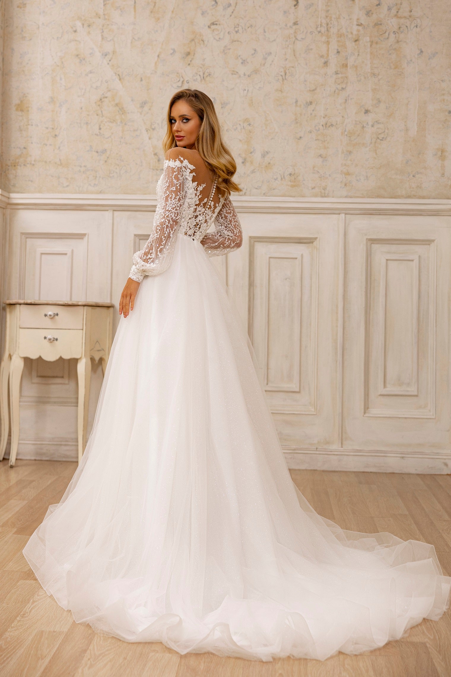 Robe de mariée Lady Di Bride 1213 – A-line en tulle avec manches ballons longues en dentelle