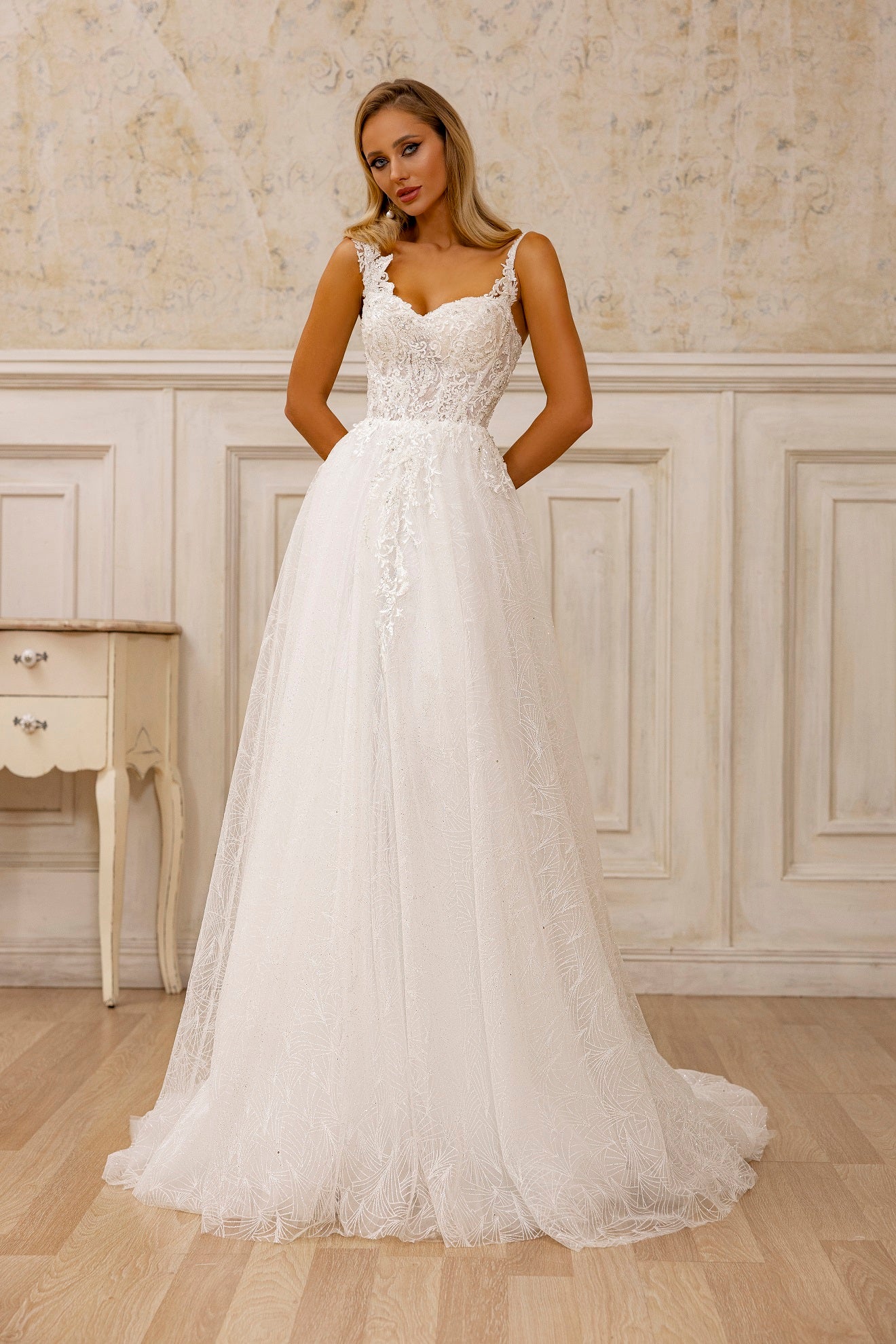 Robe de mariée Lady Di Bride 1214 – A-line en dentelle florale avec dos corset, bretelles