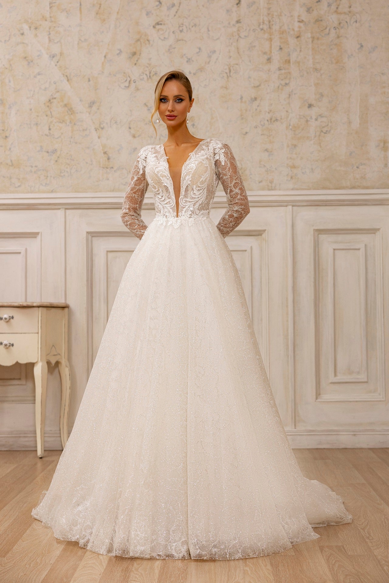 Robe de mariée Lady Di Bride 1215 – A-line scintillante en dentelle perlée avec manches longues