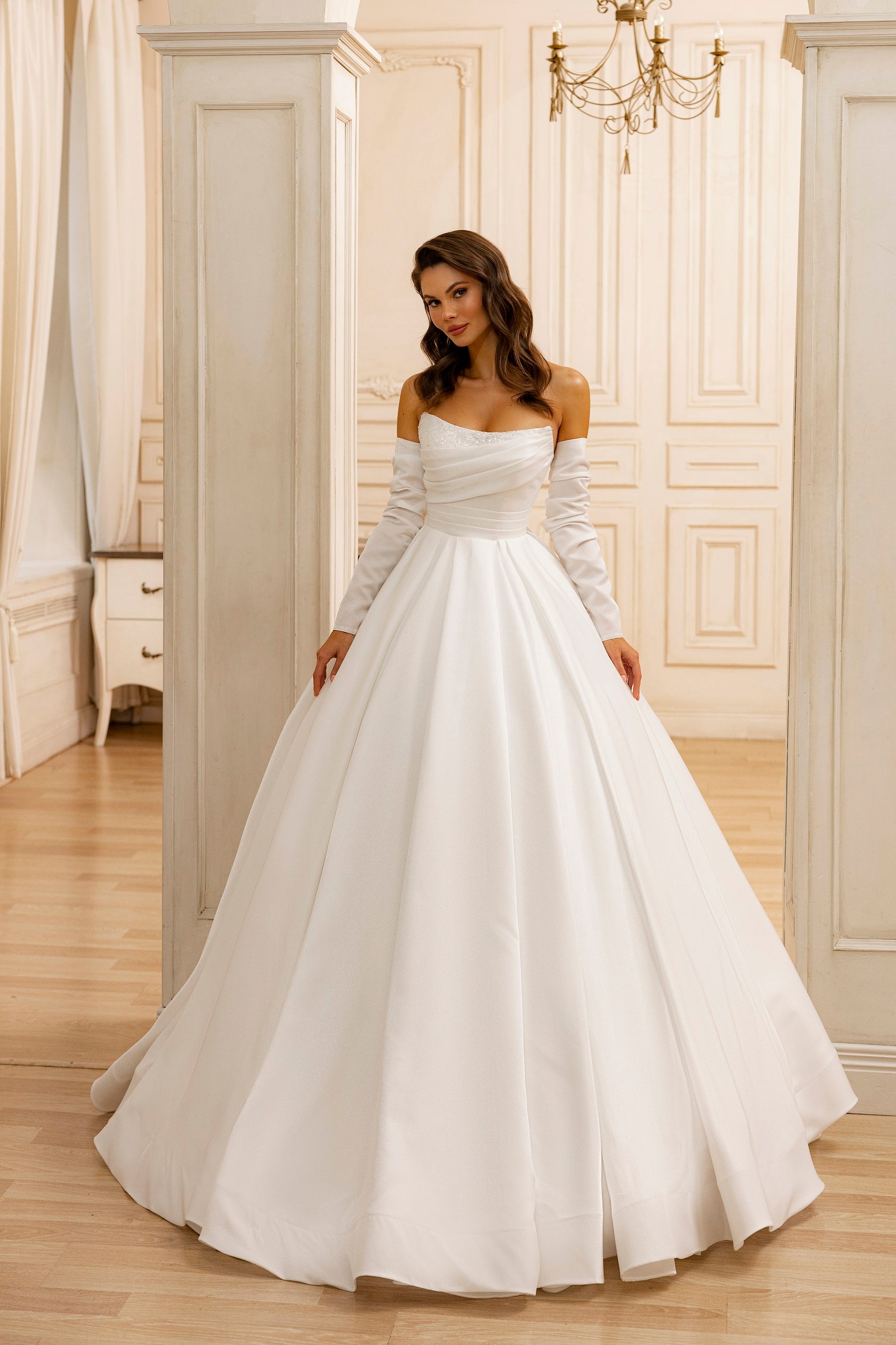 Robe de mariée Lady Di Bride 1220 – Princesse en satin royal scintillant avec manches amovibles