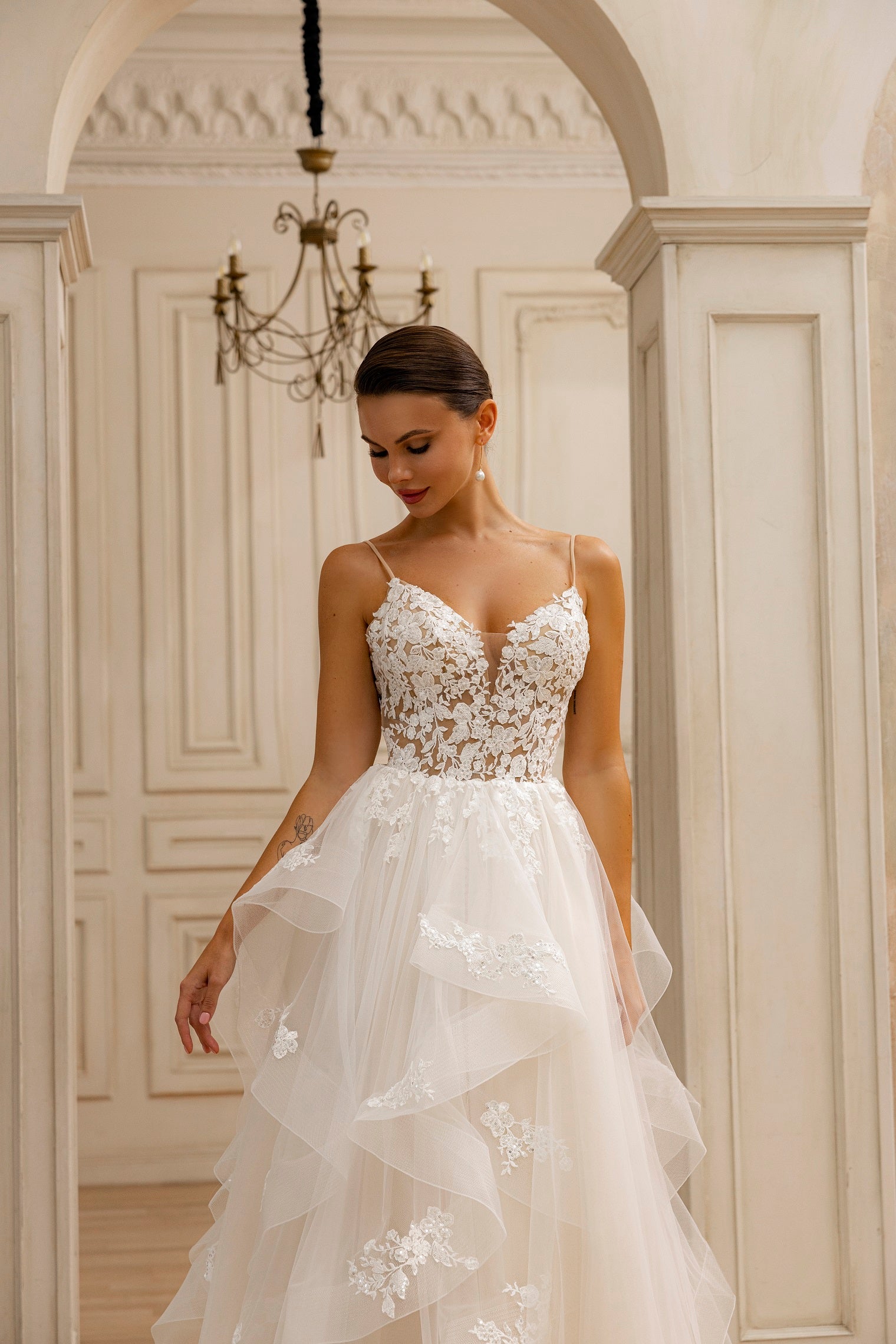 Robe de mariée Lady Di Bride 1229 – fines bretelles, dentelle et jupe déstructuré en tulle