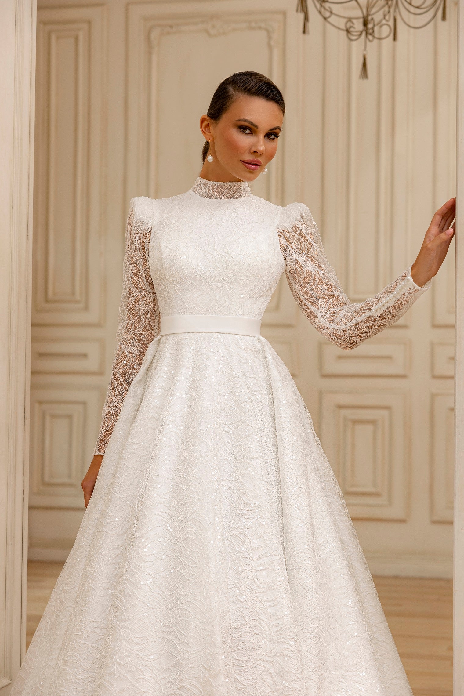 Robe de mariée Lady Di Bride 1234 – Princesse, manches longues et col montant