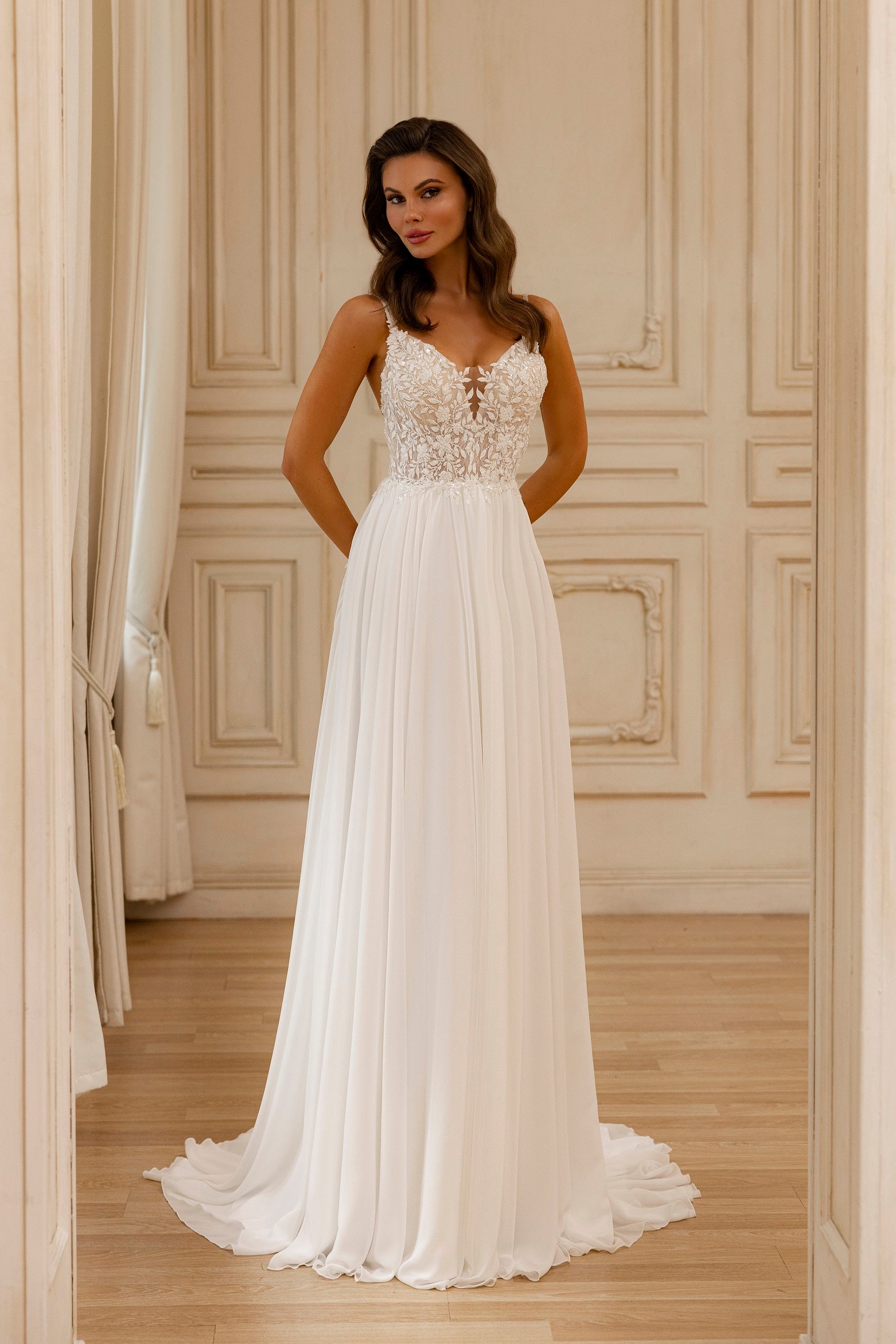 Robe de mariée Lady Di Bride 1237 – Mousseline 2en1 fluide et décolleté en V avec fines bretelles