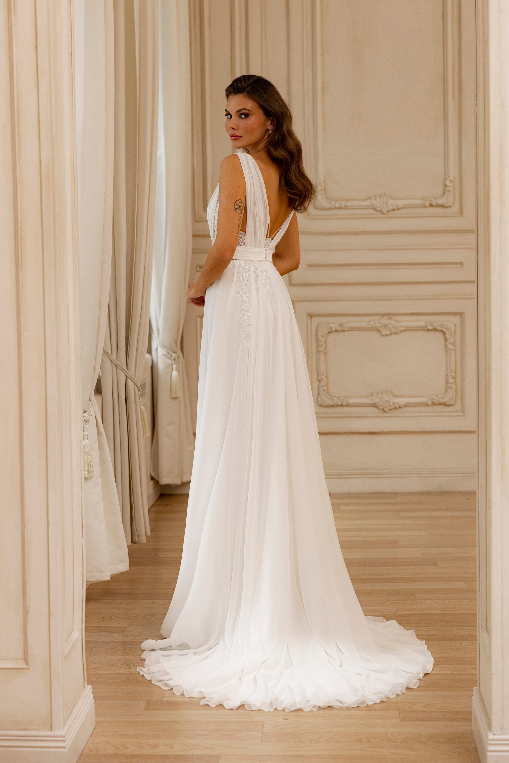 Robe de mariée Lady Di Bride 1237 – Mousseline 2en1 fluide et décolleté en V avec fines bretelles