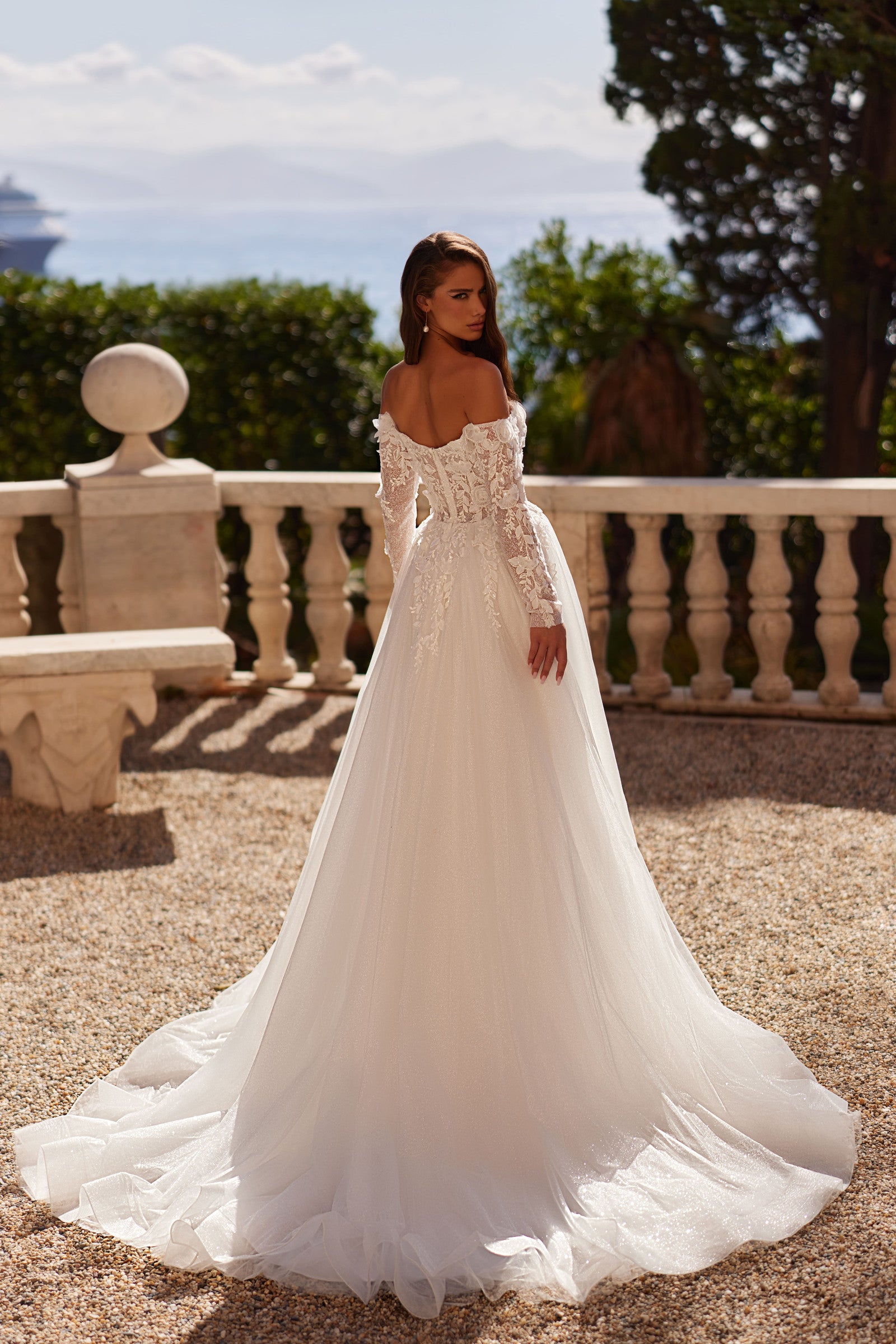 Robe de mariée Lady Di Bride 1401 – A-line col bateau, tulle scintillant, dentelle à relief