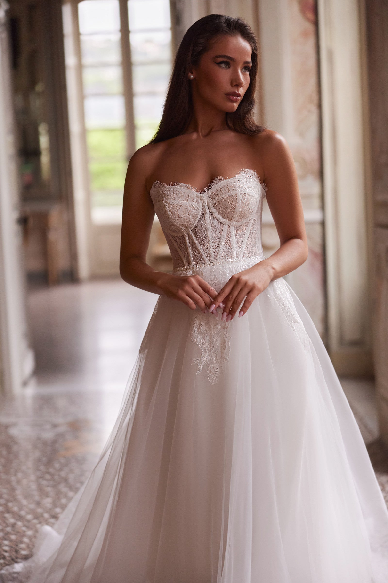 Robe de mariée Lady Di Bride 1421 – Bustier corset en dentelle fine et jupe en tulle avec traîne