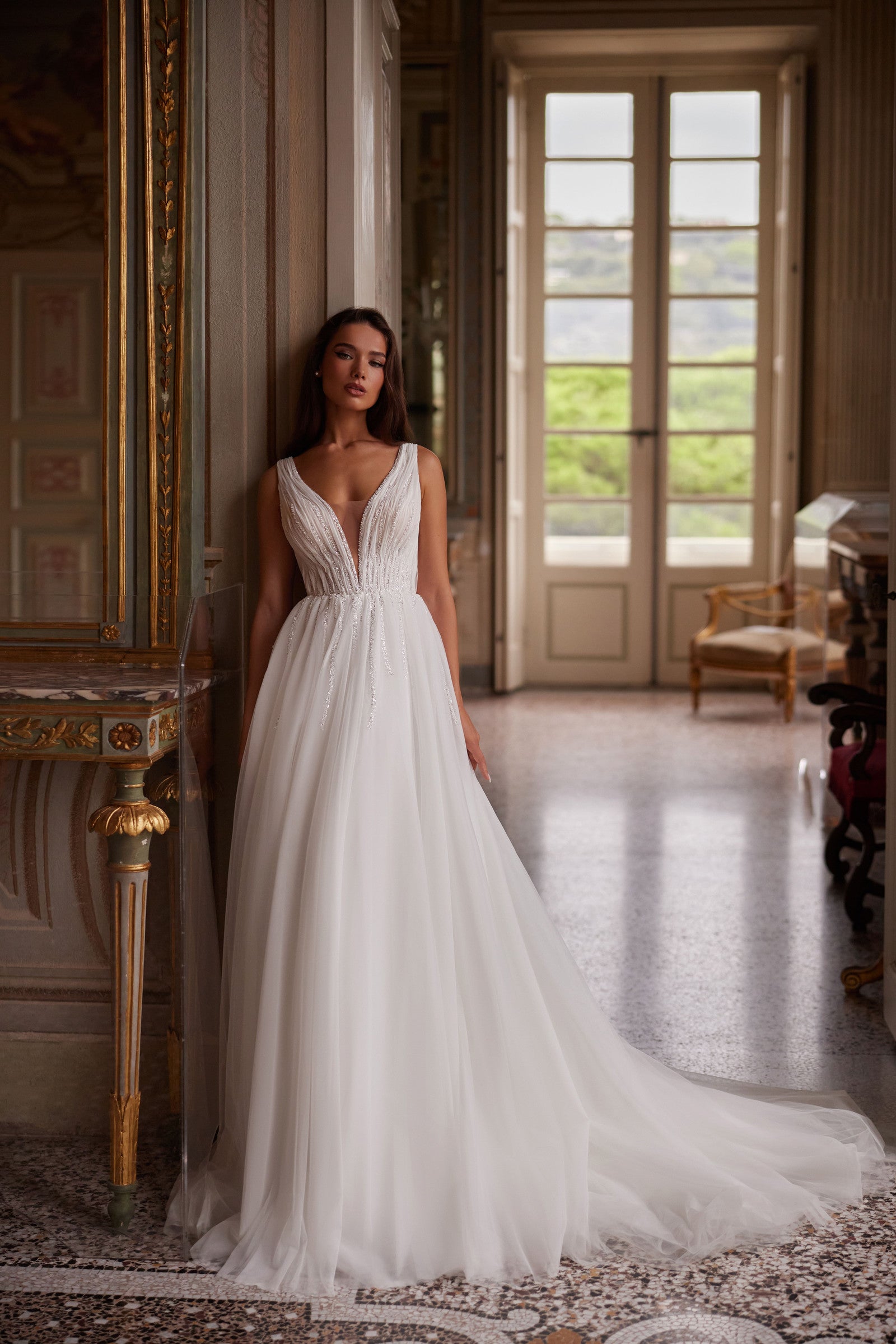 Robe de mariée Lady Di Bride 1422 – A-line fluide en tulle avec décolleté en V romantique