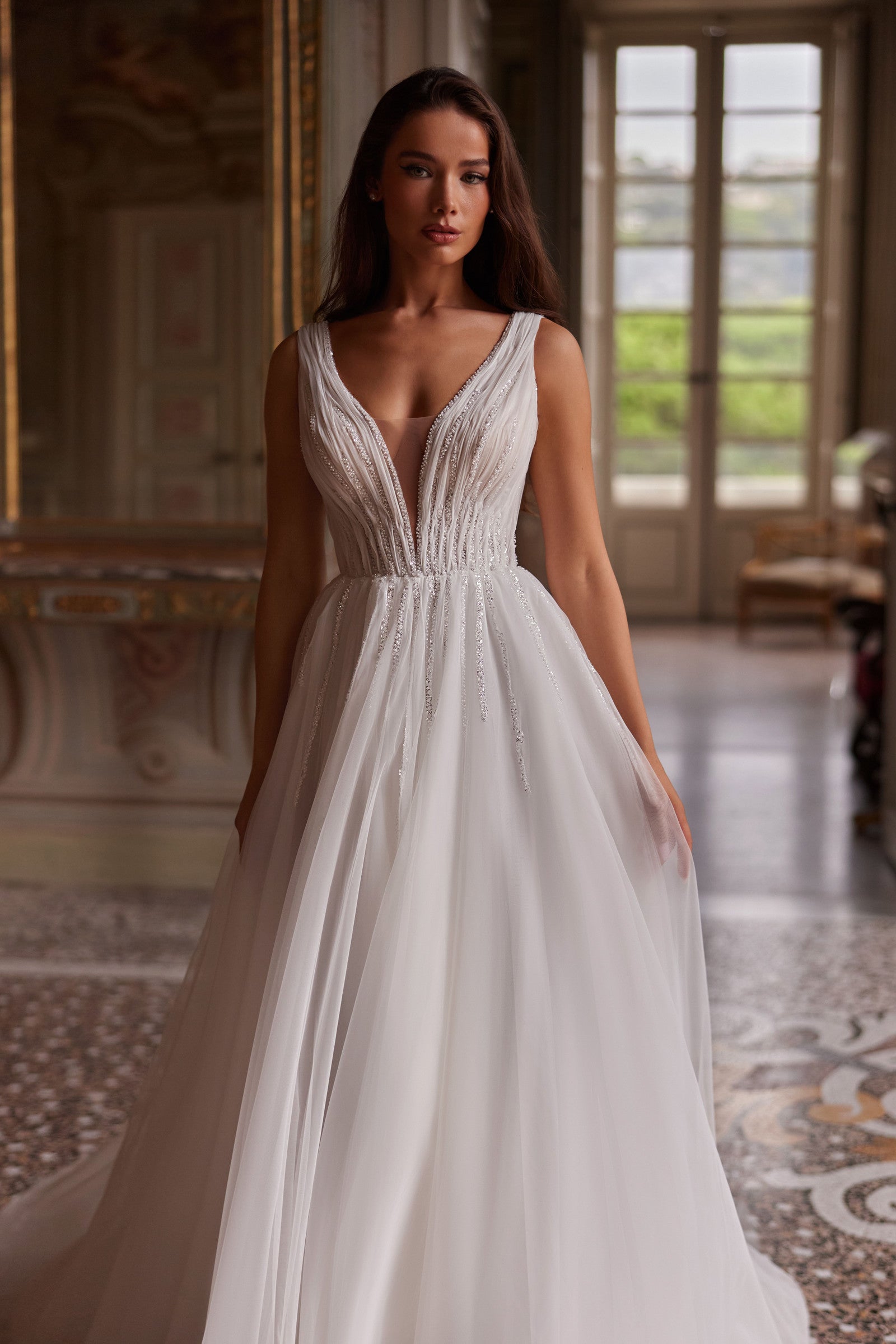 Robe de mariée Lady Di Bride 1422 – A-line fluide en tulle avec décolleté en V romantique