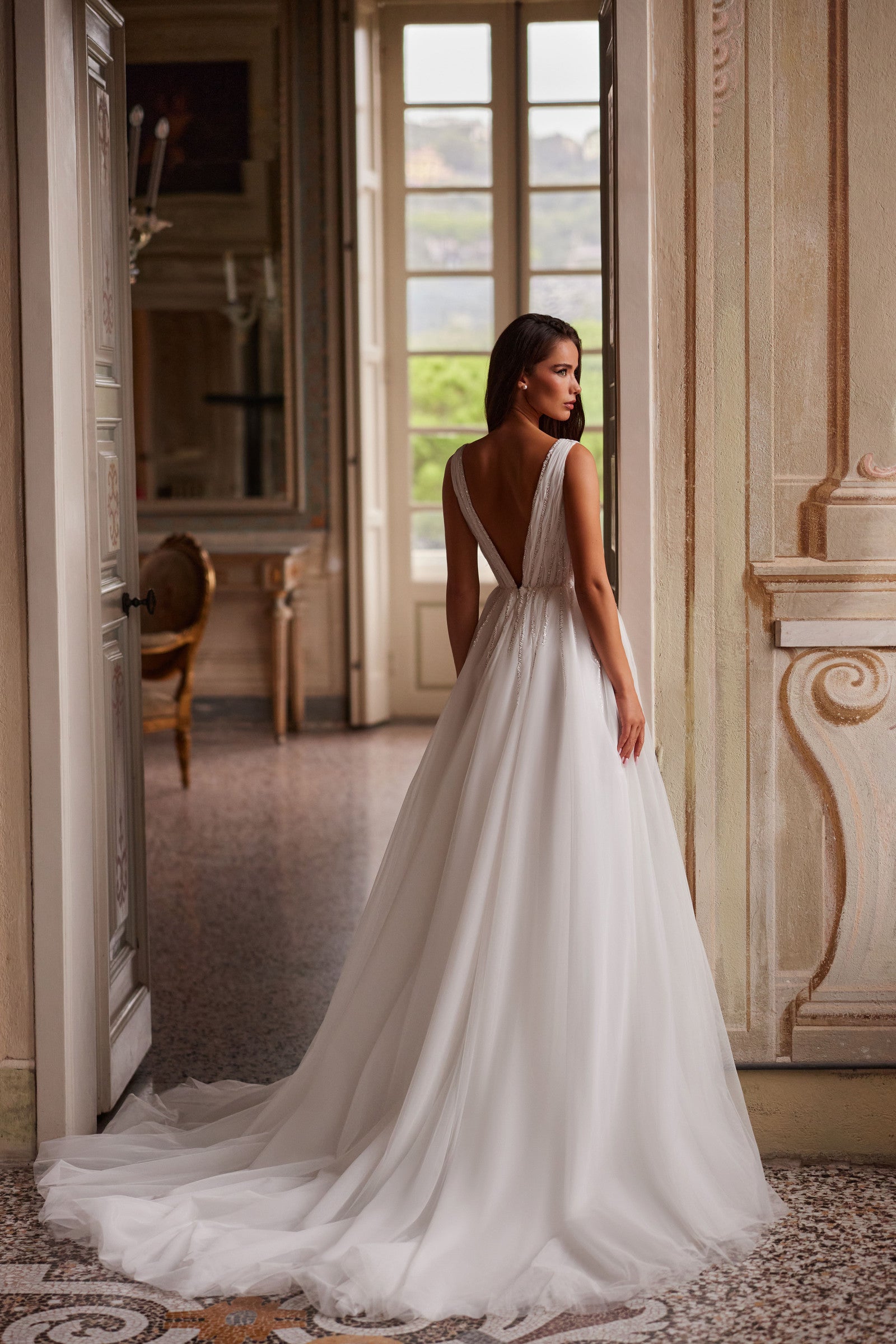 Robe de mariée Lady Di Bride 1422 – A-line fluide en tulle avec décolleté en V romantique