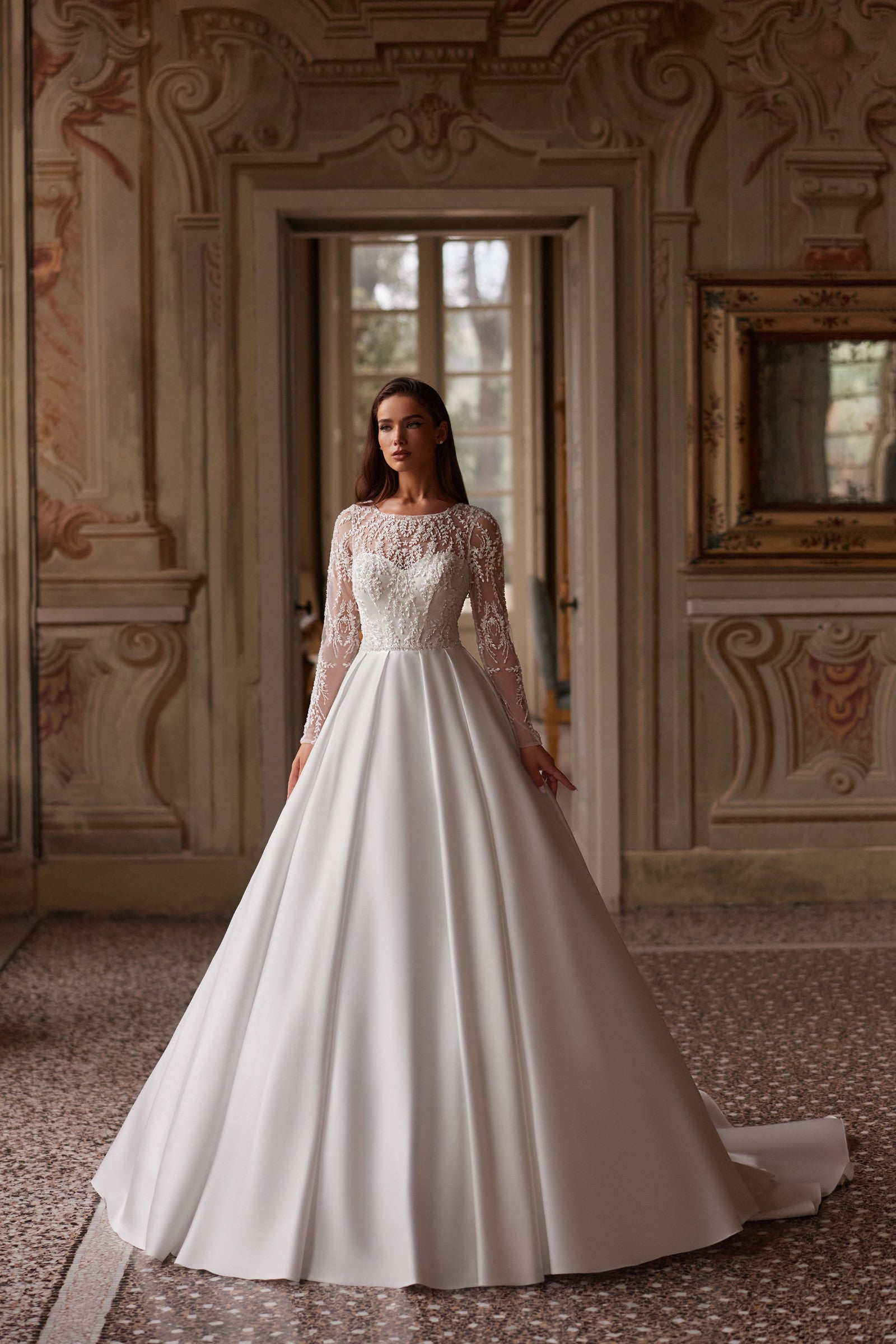 Robe de mariée Lady Di Bride 1424 – princesse en satin avec manches longues en dentelle