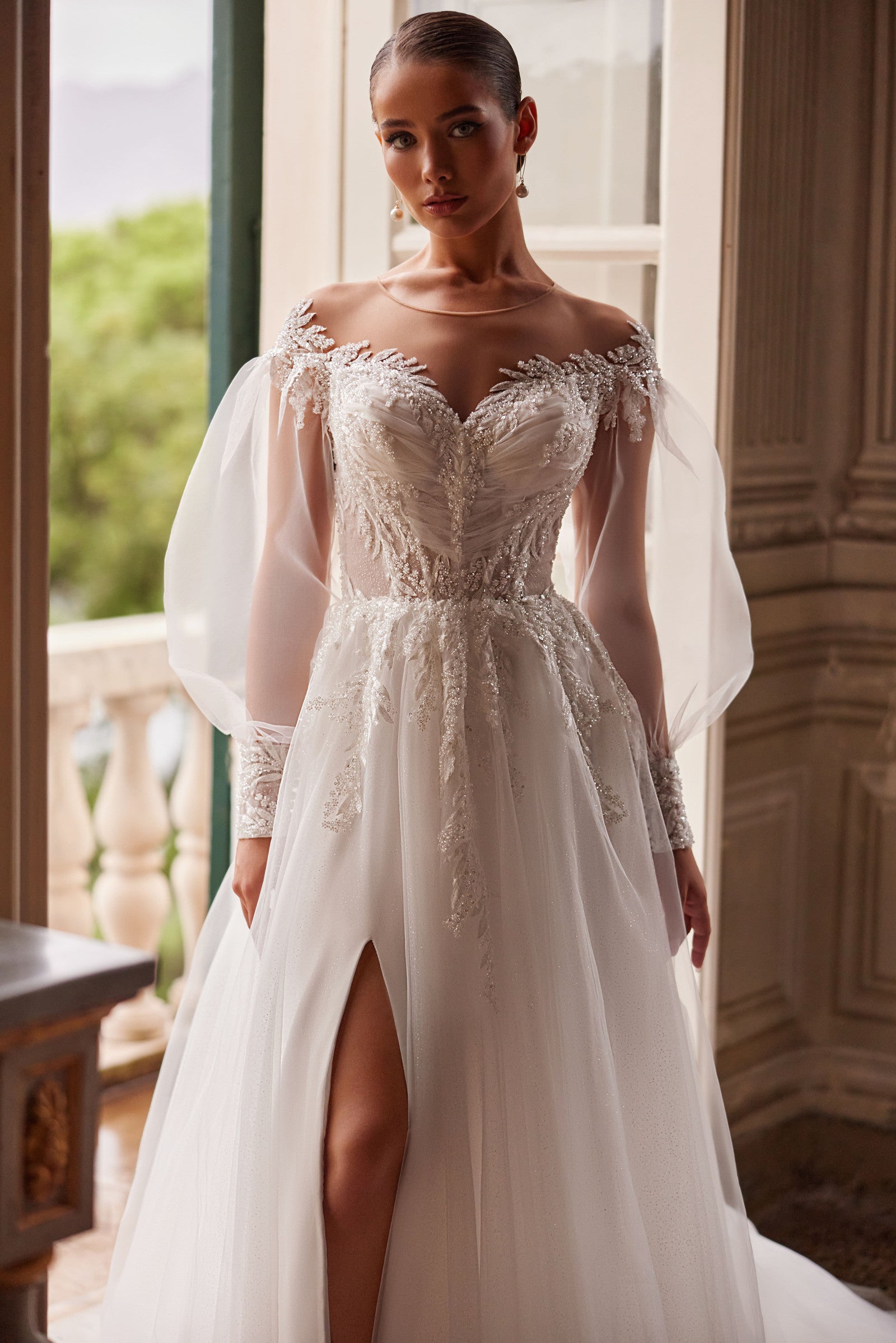 Robe de mariée Lady Di Bride 1430 – A-line en tulle avec manches bouffantes et fente glamour