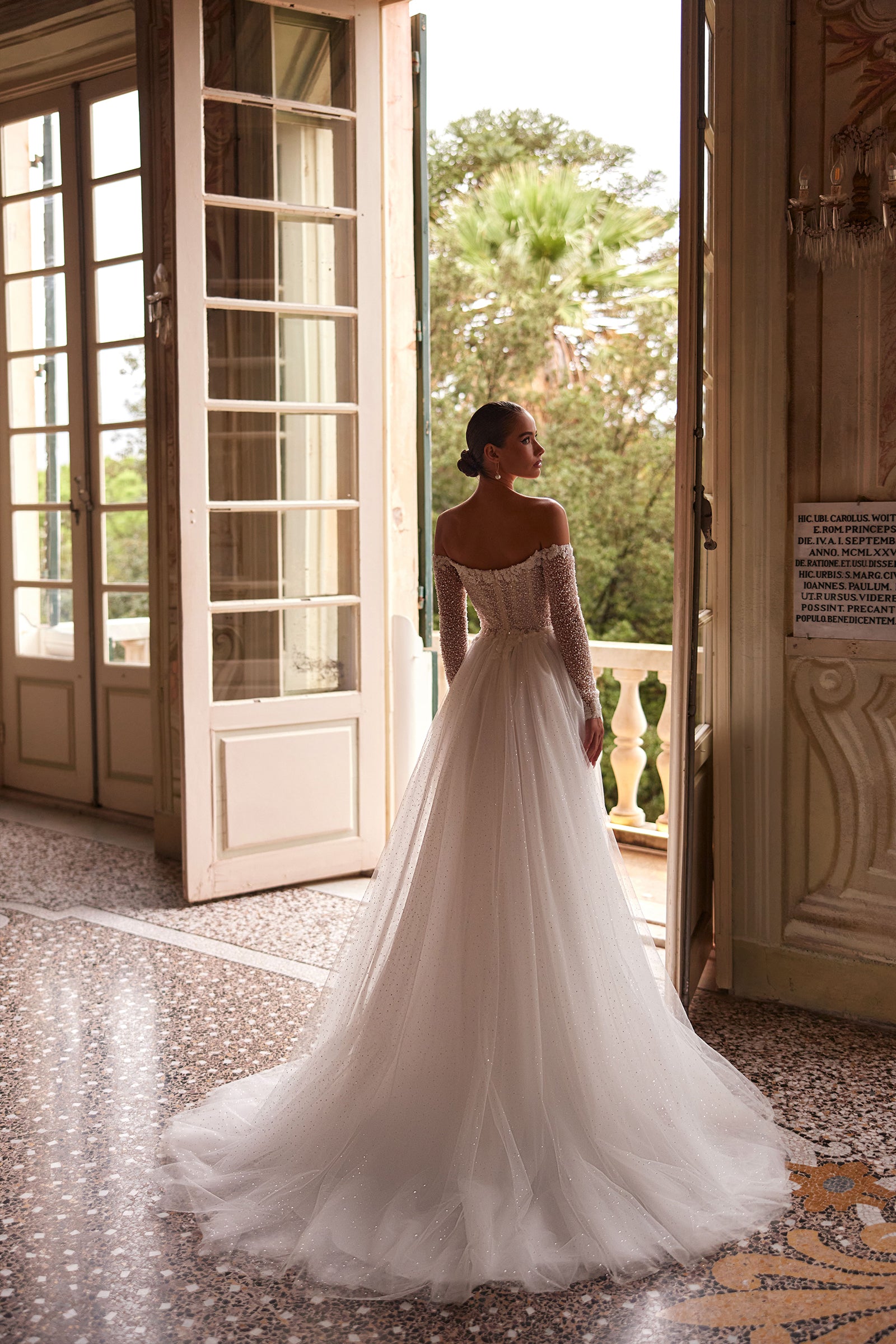 Robe de mariée Lady Di Bride 1435 – A-line col bateau en dentelle avec manches jupe fendue scintillante