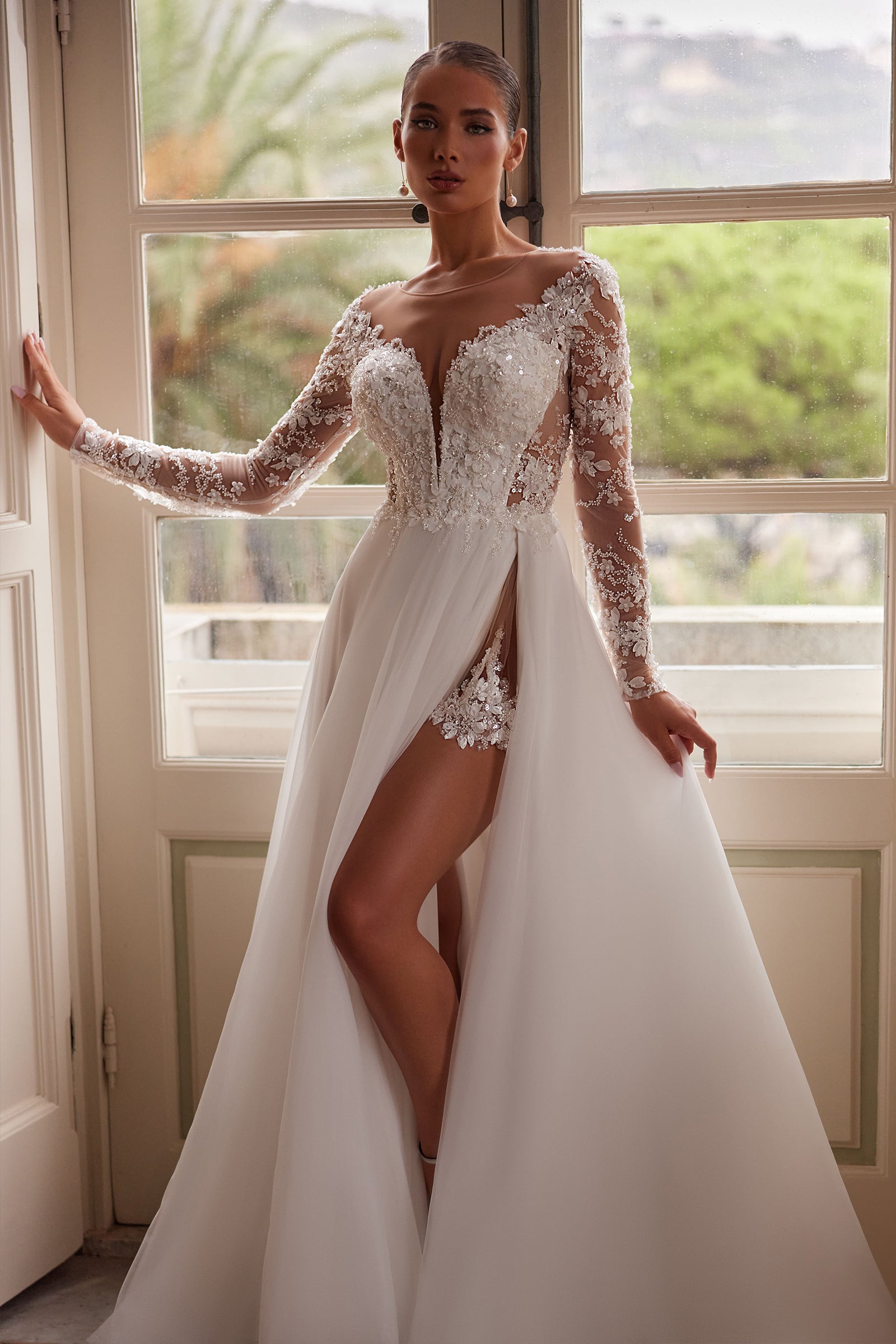 Robe de mariée Lady Di Bride 1436 – A-line avec manches longues en dentelle et fente