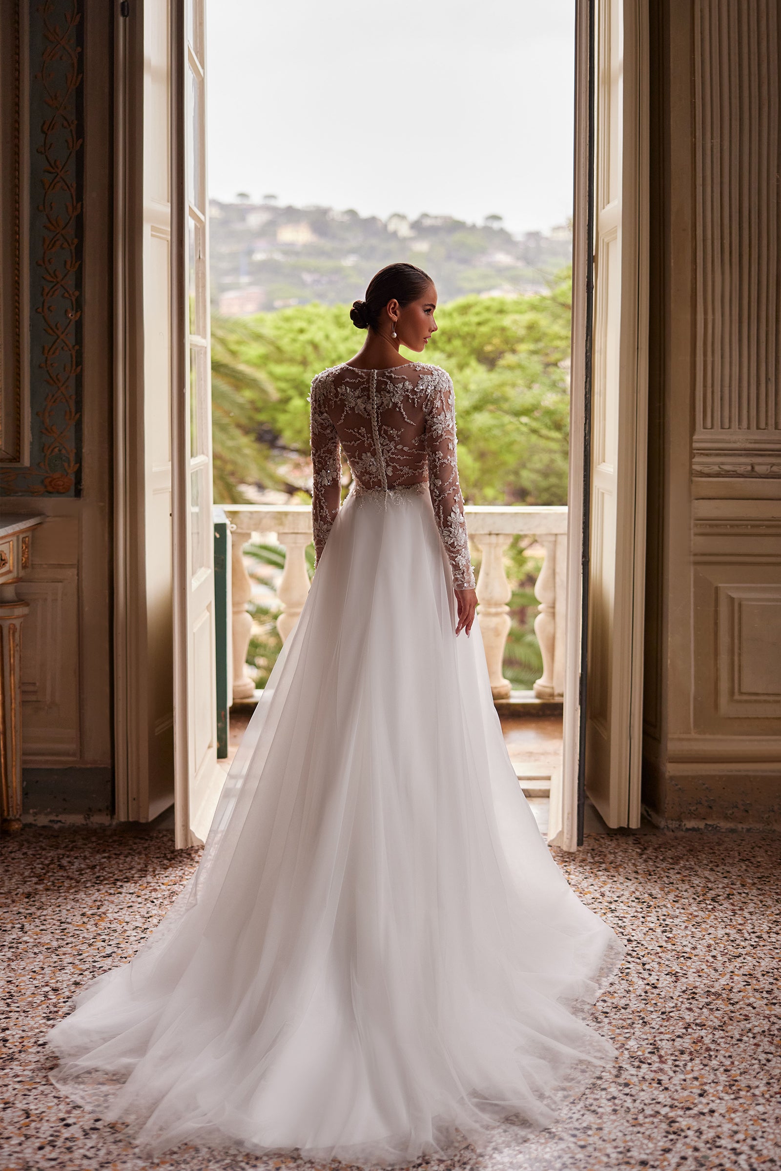 Robe de mariée Lady Di Bride 1436 – A-line avec manches longues en dentelle et fente