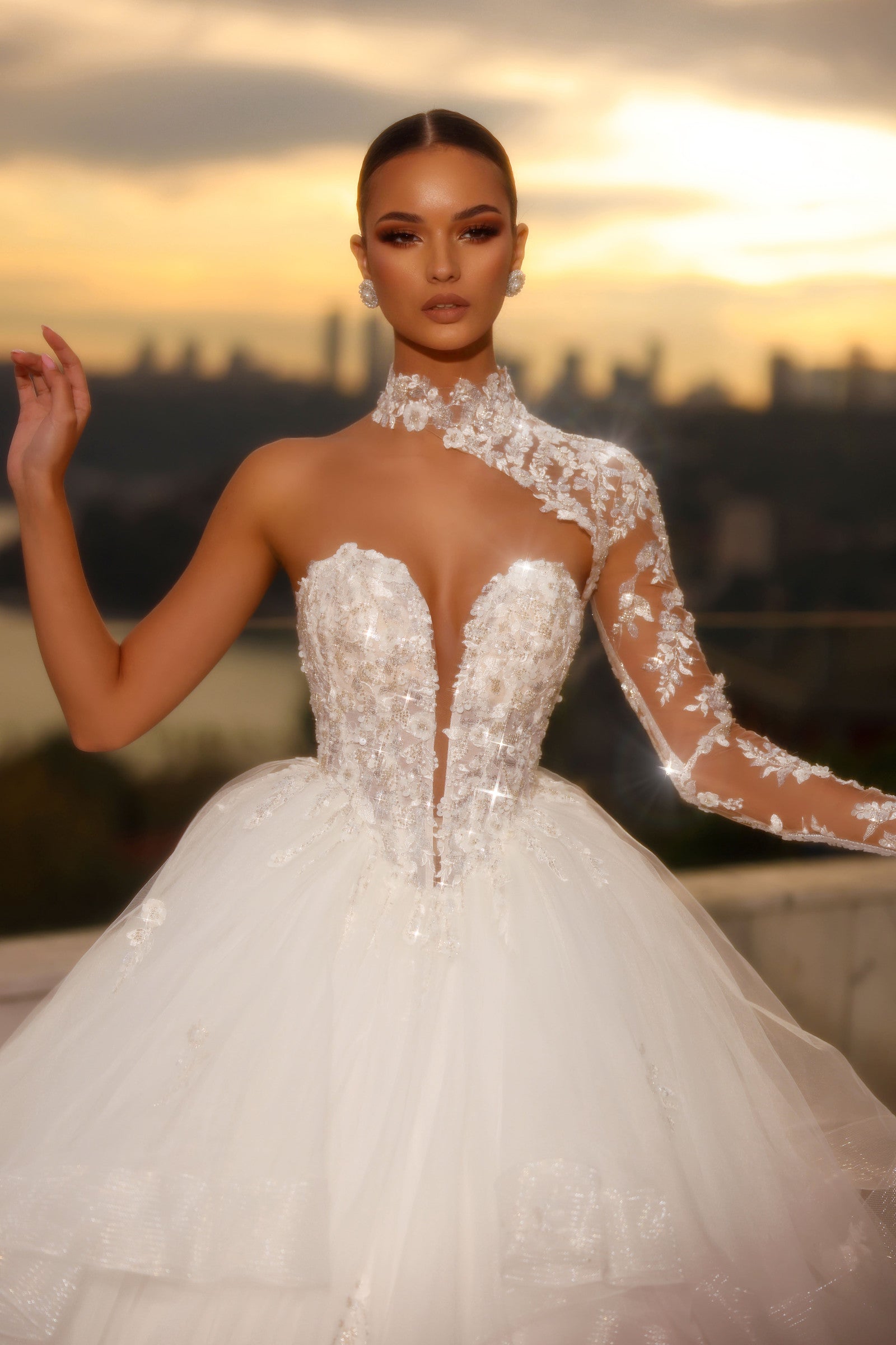 Robe de mariée Lady Di Bride 1504 – Princesse asymétrique en tulle et dentelle, manche amovible