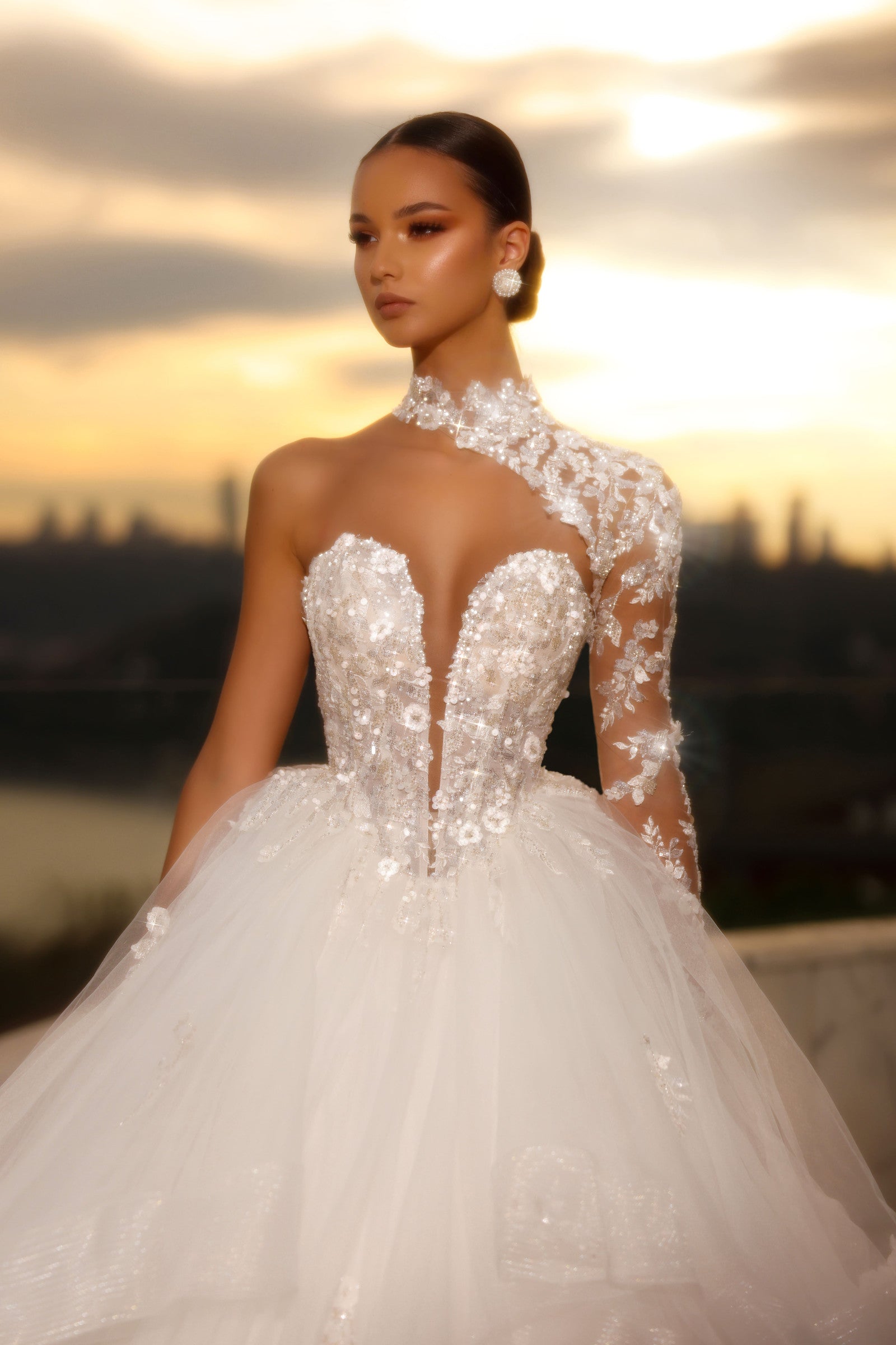 Robe de mariée Lady Di Bride 1504 – Princesse asymétrique en tulle et dentelle, manche amovible