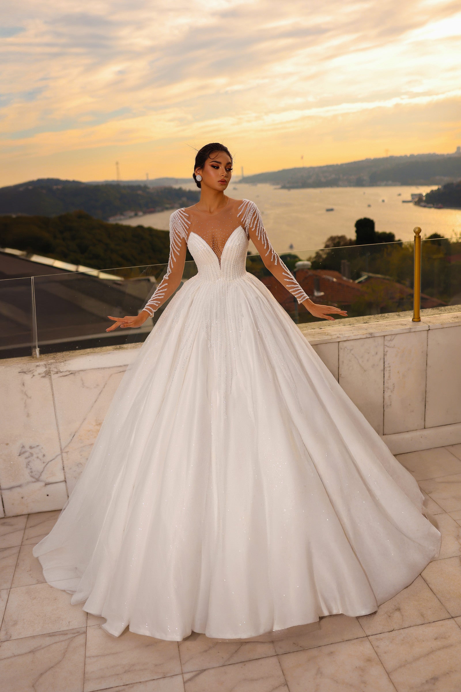 Robe de mariée Lady Di Bride 1509 – Princesse, manches longues, scintillante et perlée