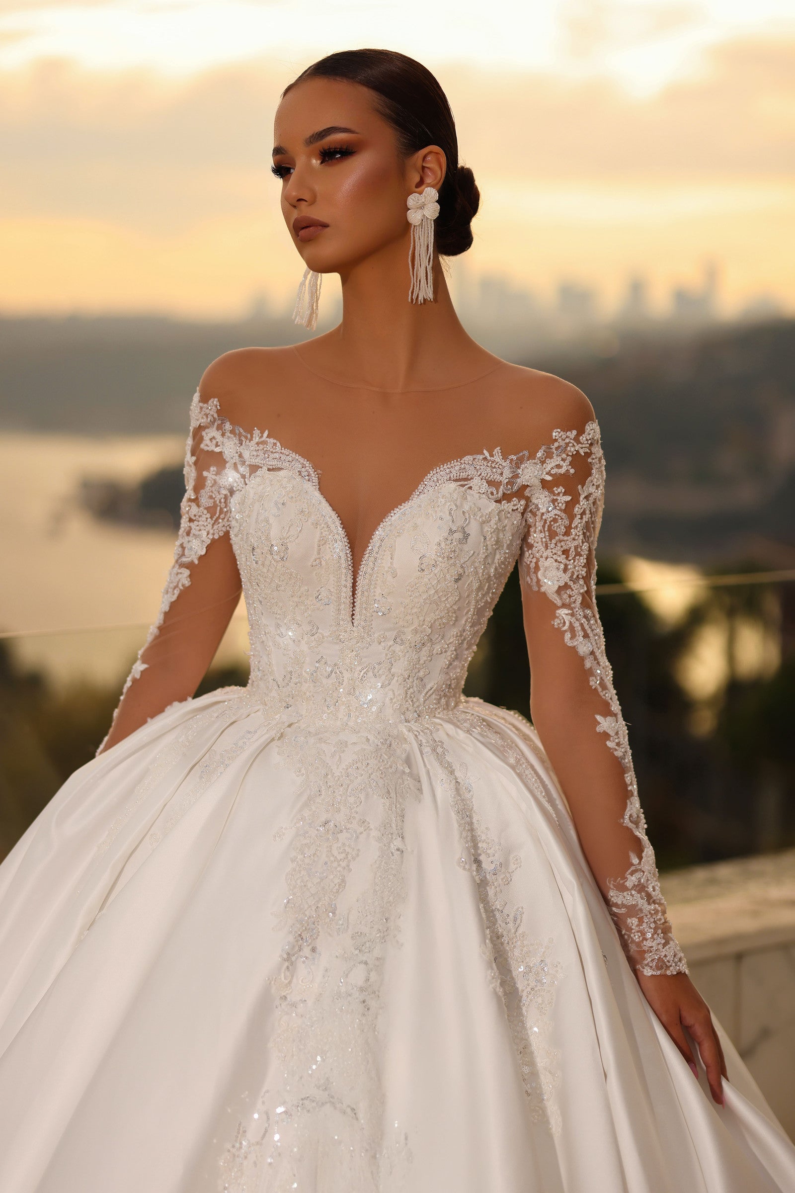 Robe de mariée Lady Di Bride 1510 – Princesse satinée & manches longue dentelle col bateau