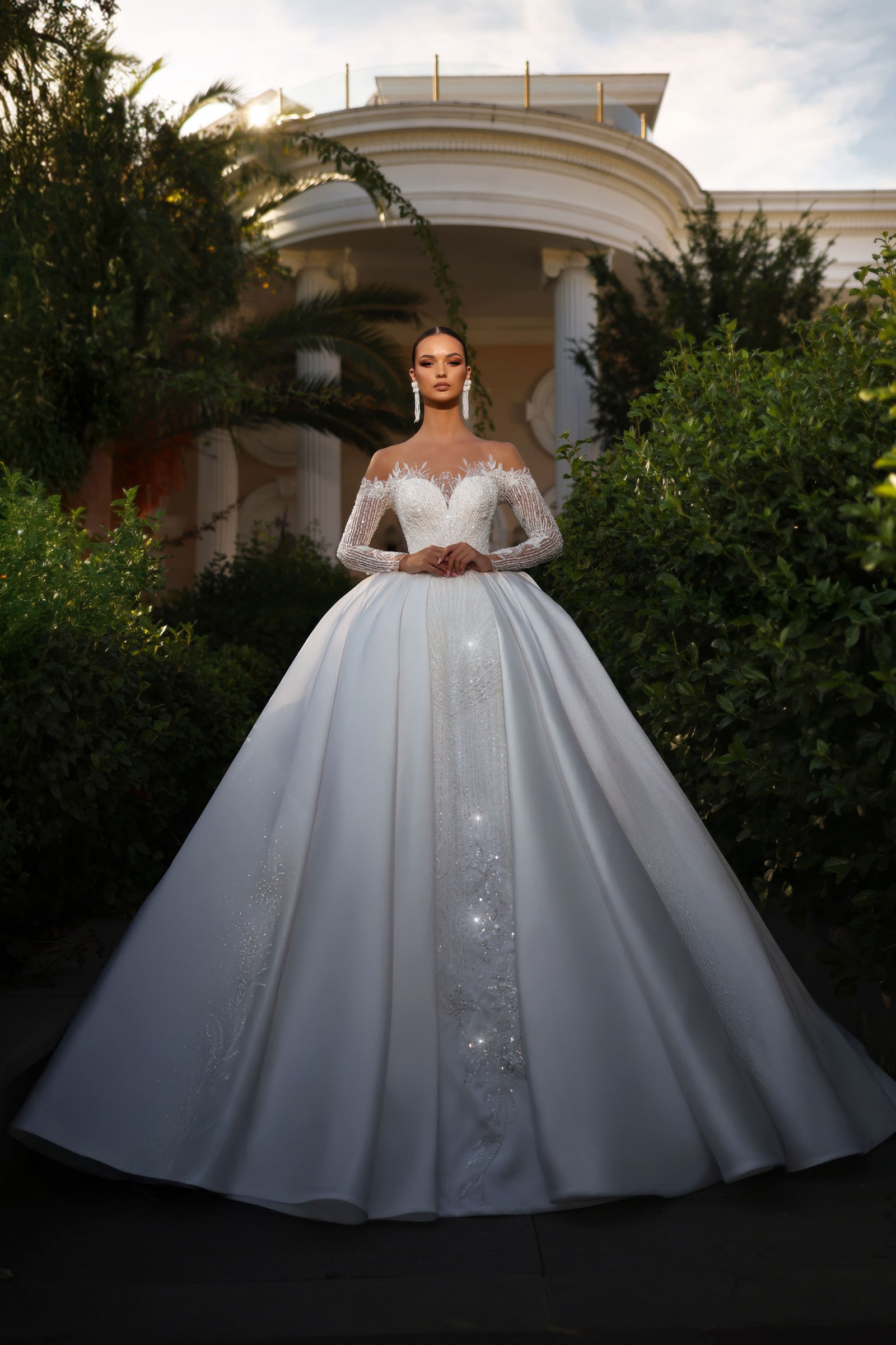 Robe de mariée Lady Di Bride 1513 – Princesse satinée, dentelle illusion, col bateau