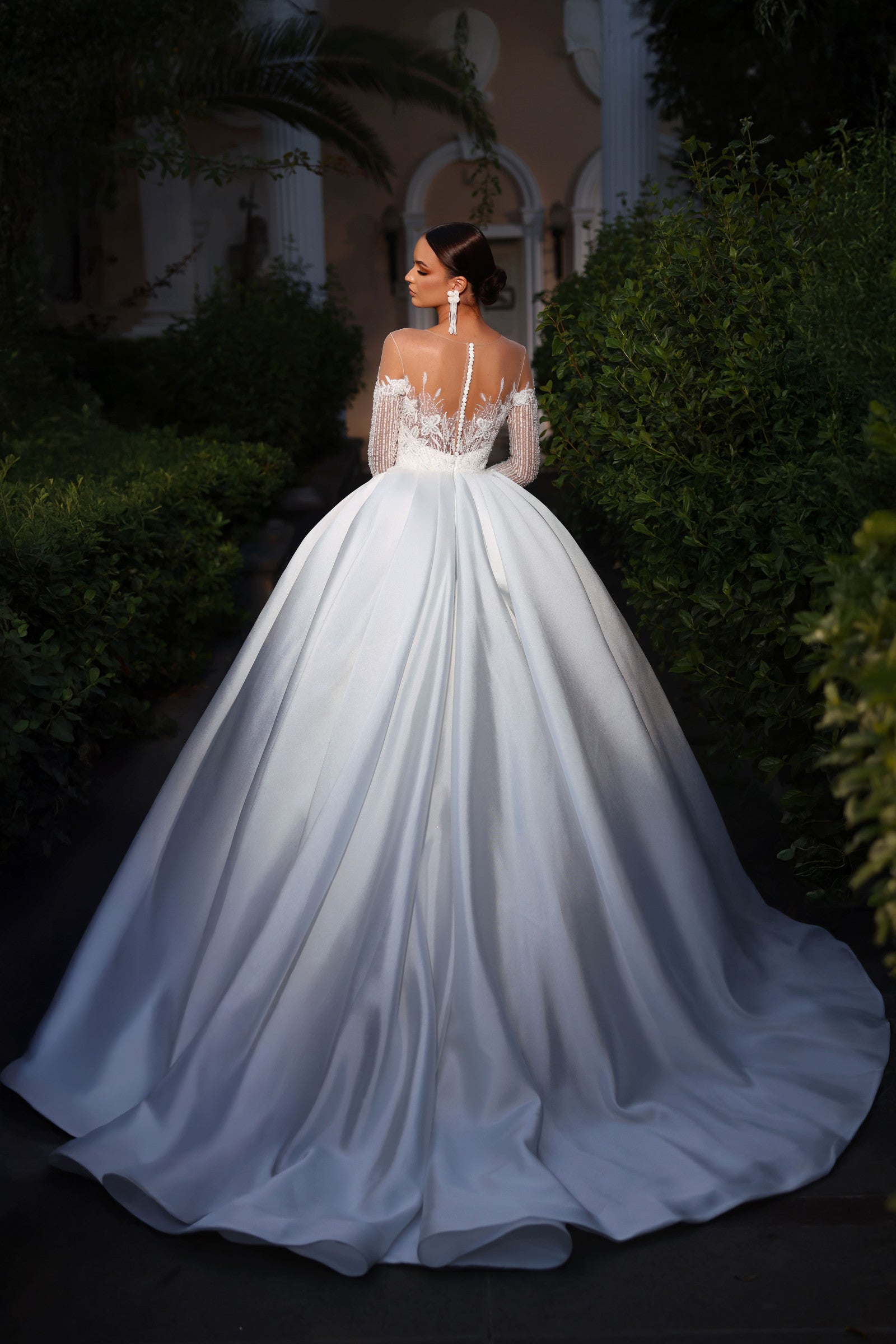 Robe de mariée Lady Di Bride 1513 – Princesse satinée, dentelle illusion, col bateau