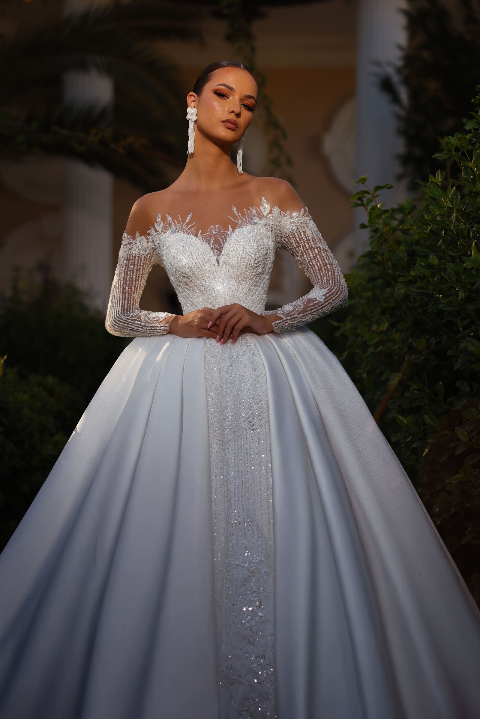 Robe de mariée Lady Di Bride 1513 – Princesse satinée, dentelle illusion, col bateau