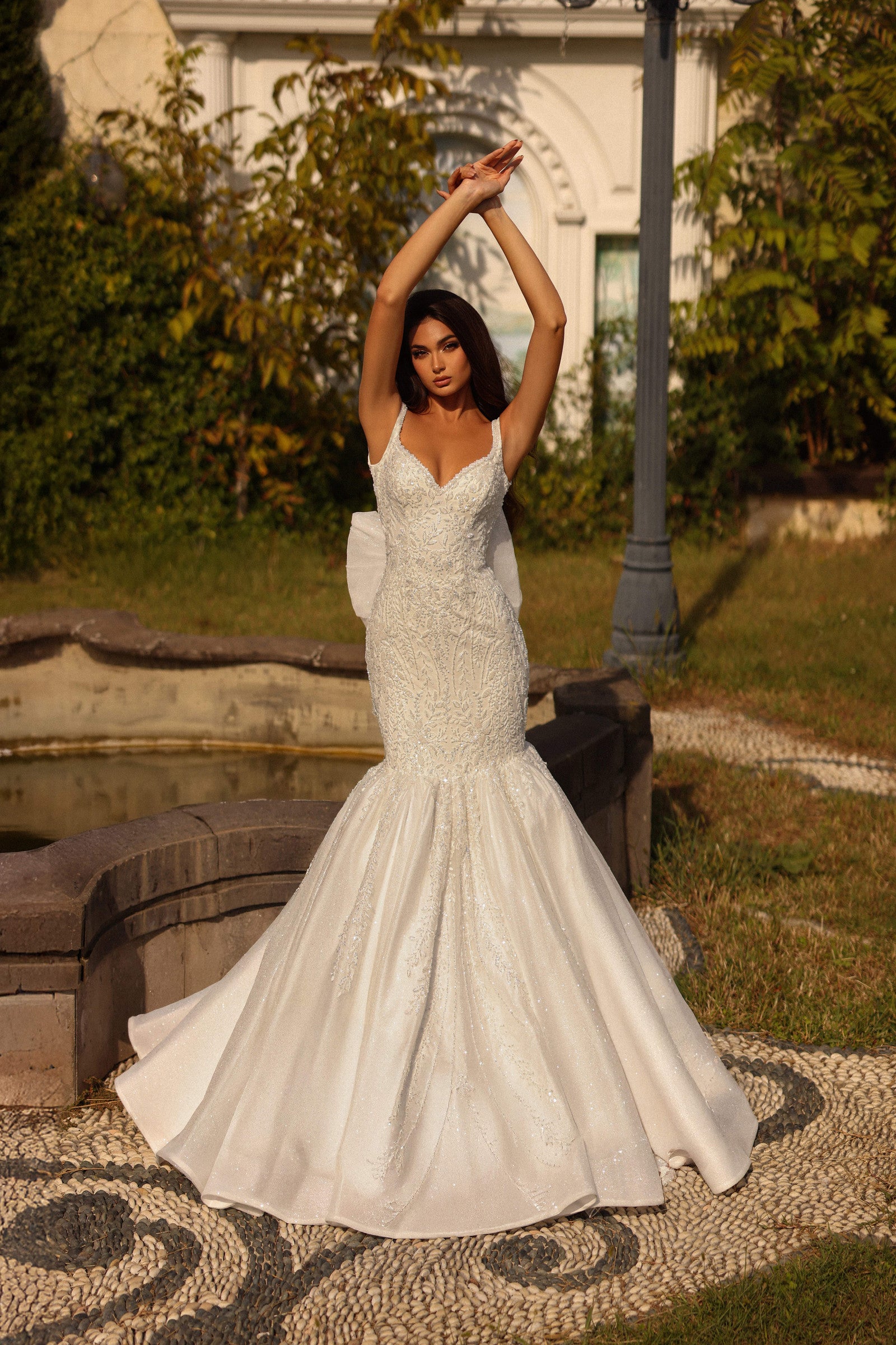 Robe de mariée Lady Di Bride 1517 – Sirène scintillante avec nœud spectaculaire