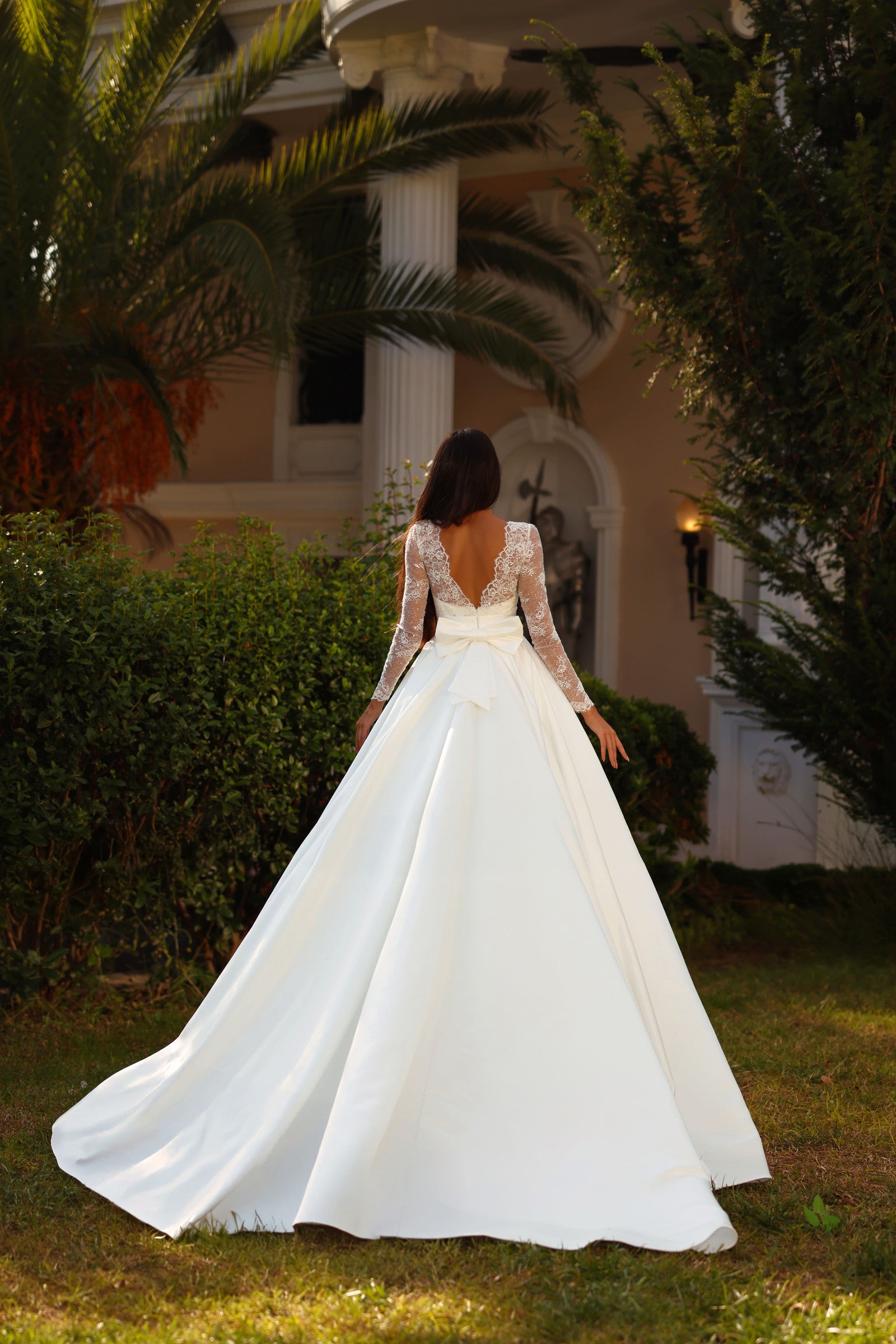 Robe de mariée Lady Di Bride 1519 – Princesse satinée, manches longues dentelle fines et noeud