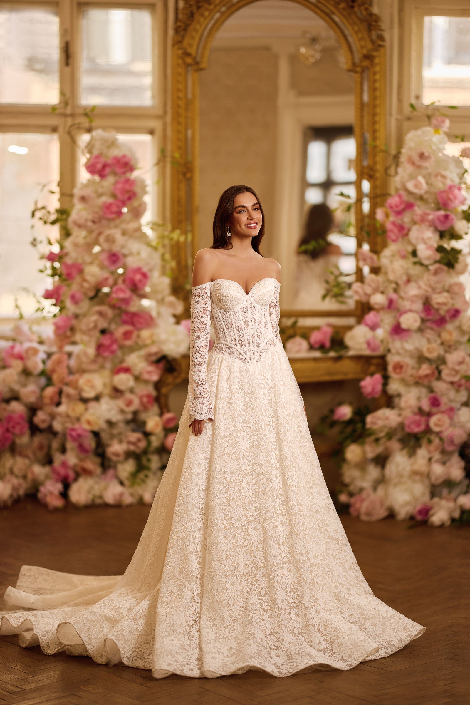 Robe de mariée Lady Di Bride 1601 – Princesse tout en dentelle fine manches longues tombantes