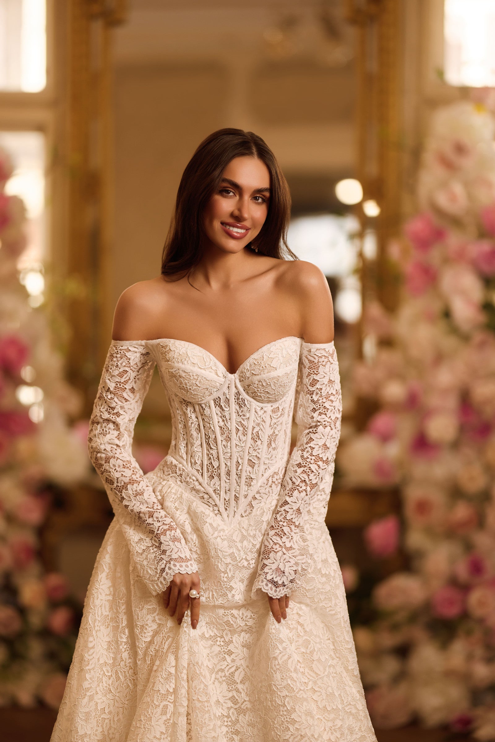 Robe de mariée Lady Di Bride 1601 – Princesse tout en dentelle fine manches longues tombantes