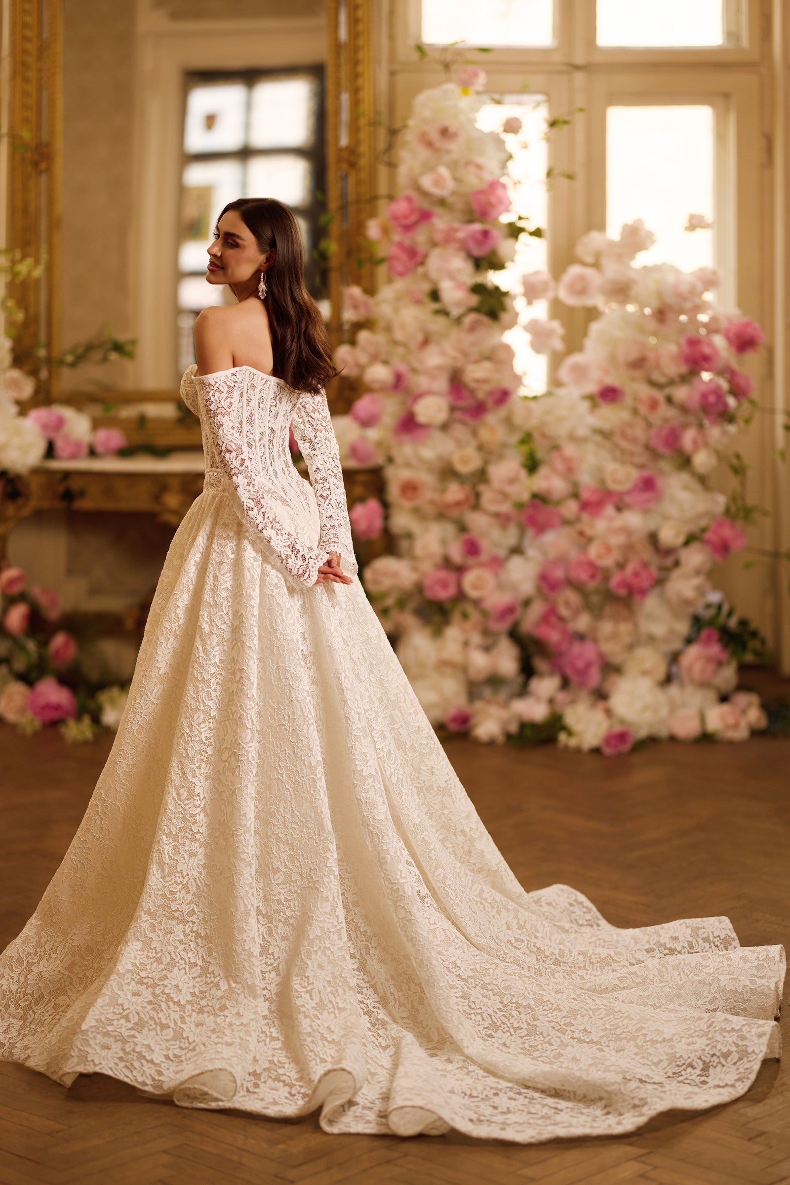 Robe de mariée Lady Di Bride 1601 – Princesse tout en dentelle fine manches longues tombantes
