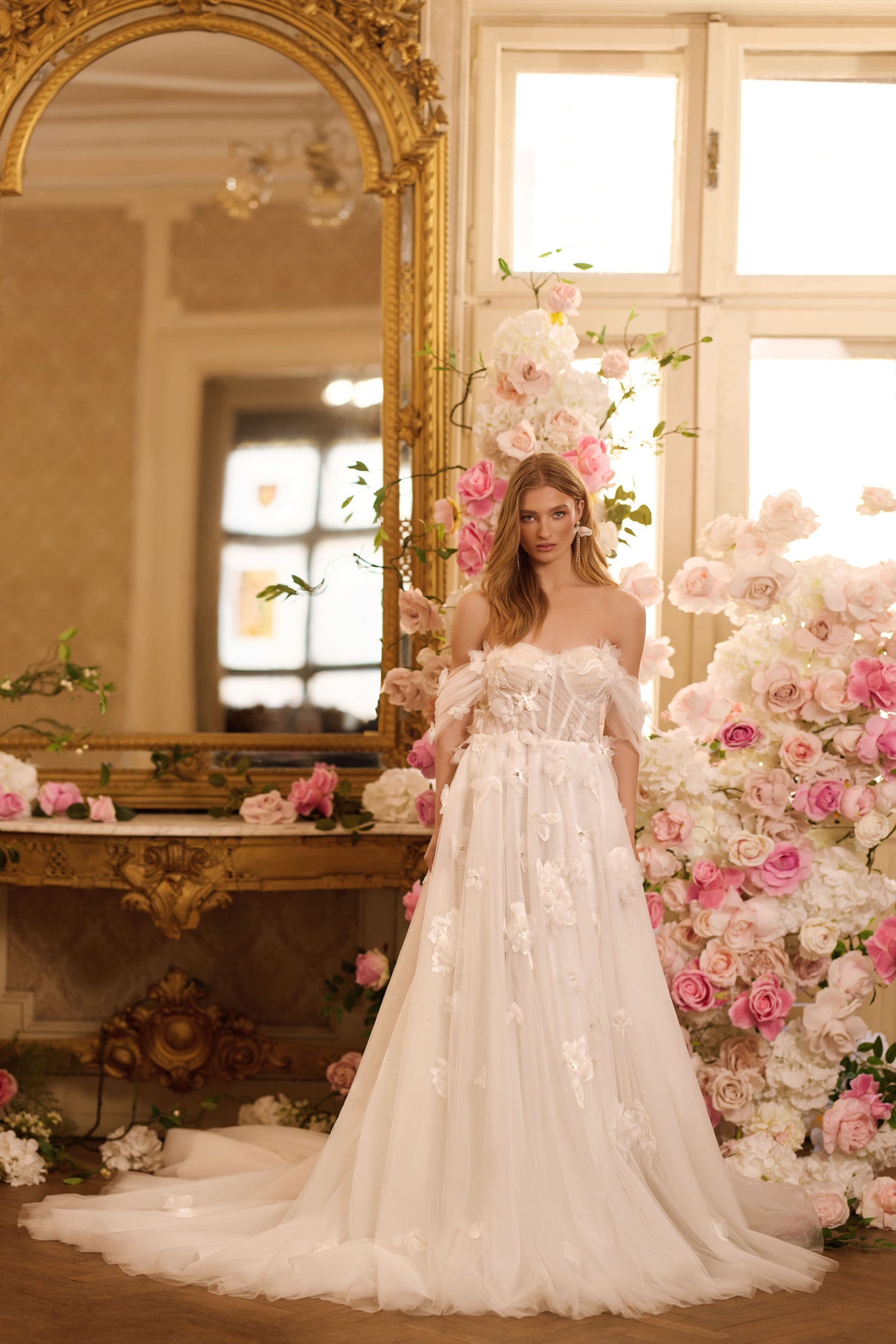 Robe de mariée Lady Di Bride 1612 – A-line corset drapée en tulle avec dentelle floral