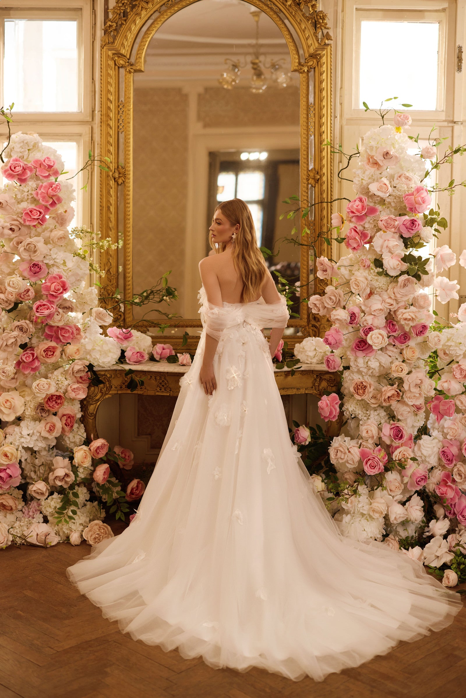 Robe de mariée Lady Di Bride 1612 – A-line corset drapée en tulle avec dentelle floral