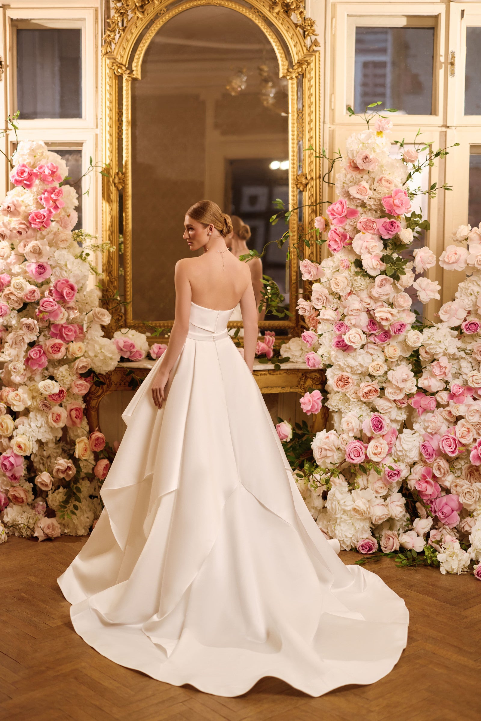 Robe de mariée Lady Di Bride 1618 – Bustier fleuri et jupe en satin destructurée