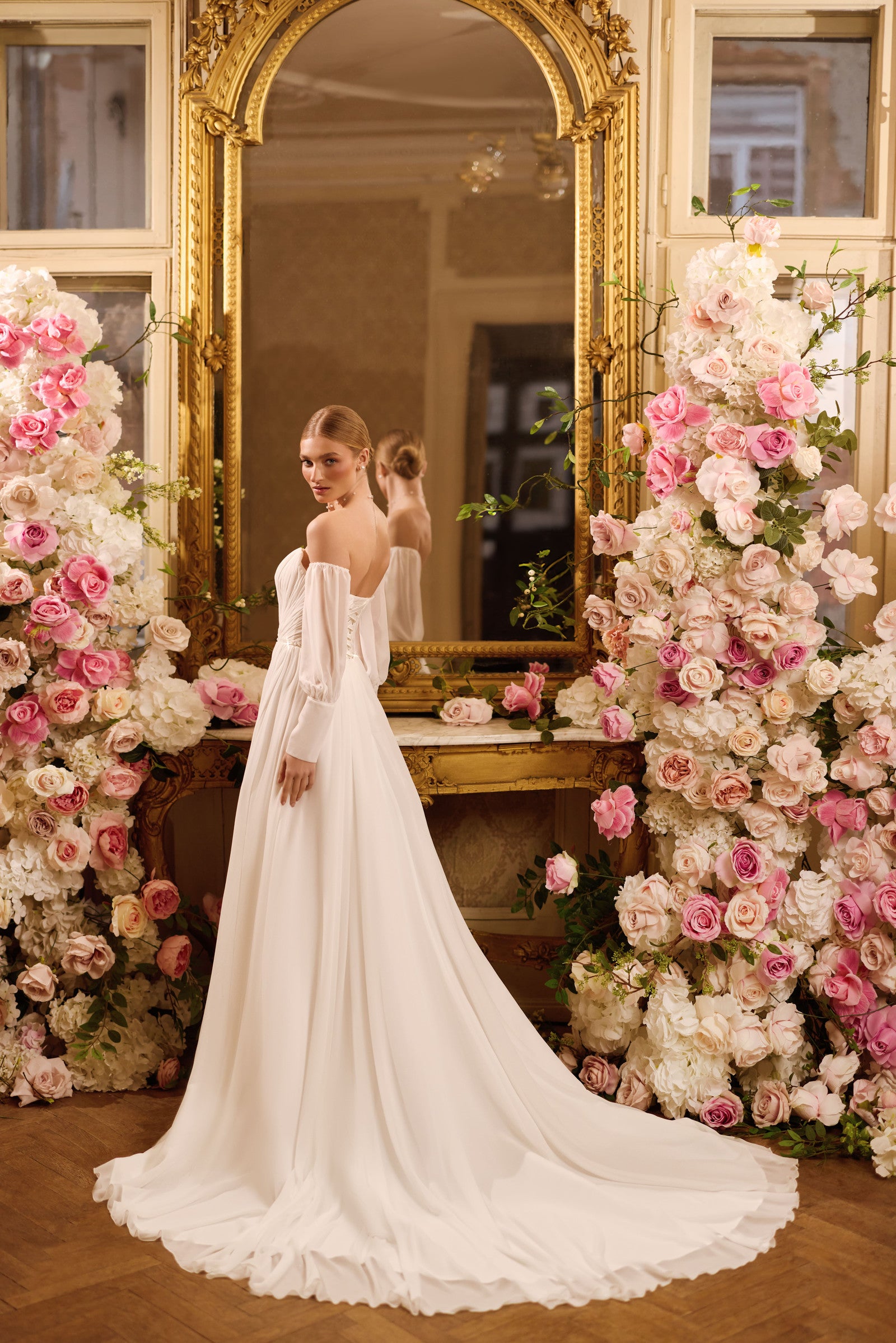 Robe de mariée Lady Di Bride 1625 – Encolure droite et manches longues bouffantes amovibles