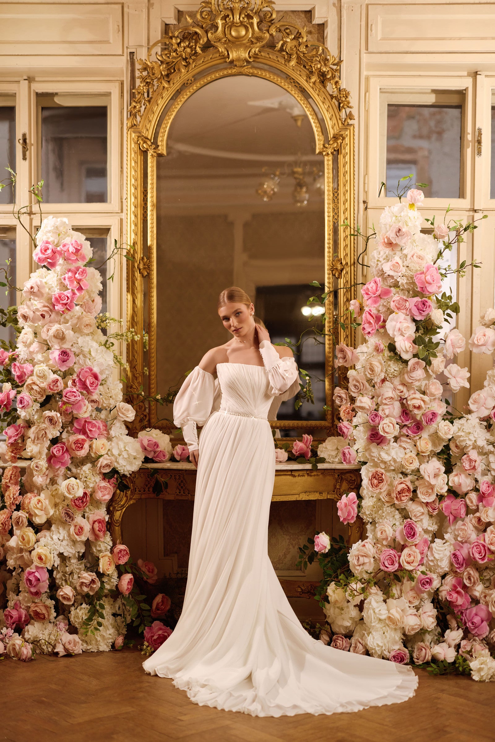 Robe de mariée Lady Di Bride 1625 – Encolure droite et manches longues bouffantes amovibles