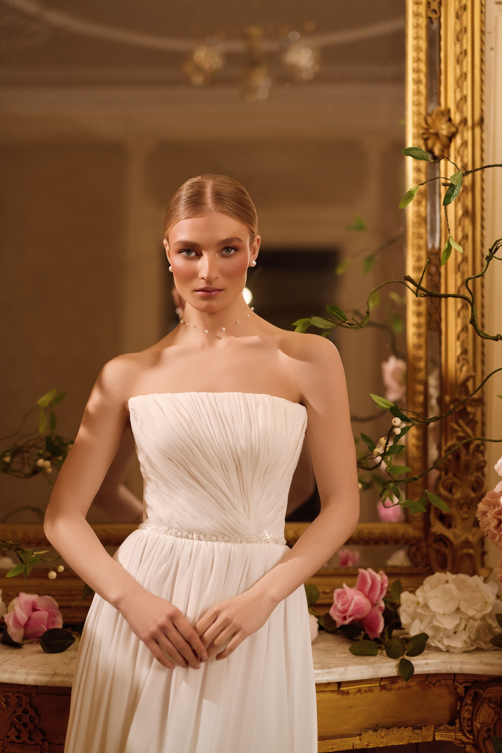 Robe de mariée Lady Di Bride 1625 – Encolure droite et manches longues bouffantes amovibles