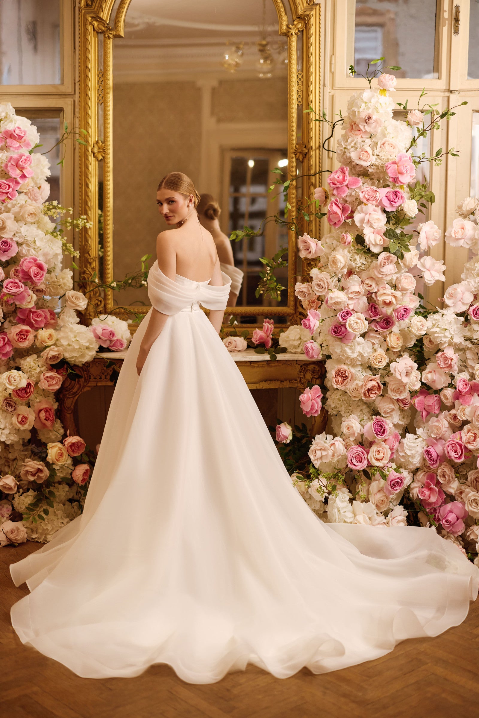 Brautkleid Lady Di Bride 1632 – Herzförmig drapiertes Oberteil und Prinzessinnenrock aus Organza