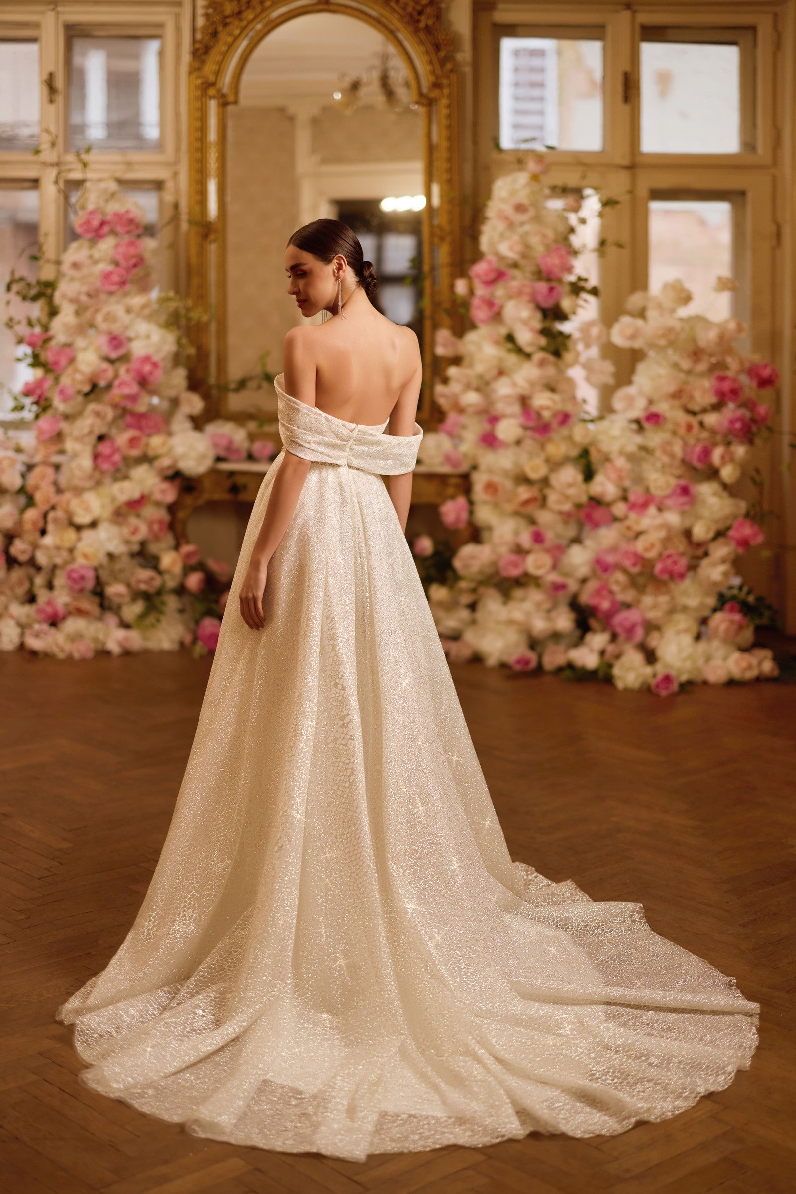 Robe de mariée Lady Di Bride 1633 – Coupe fluide scintillante en tulle et manches tombantes