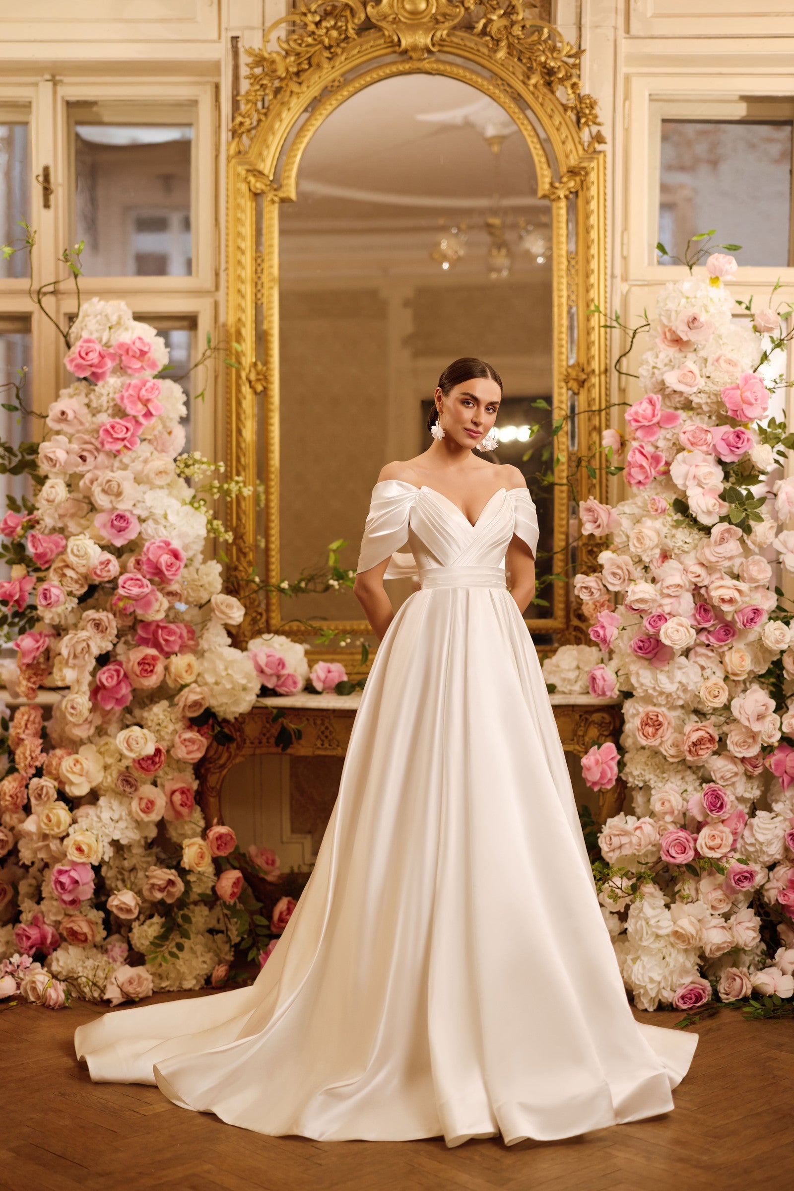 Robe de mariée Lady Di Bride 1643 – A-line en satin avec épaules dénudées