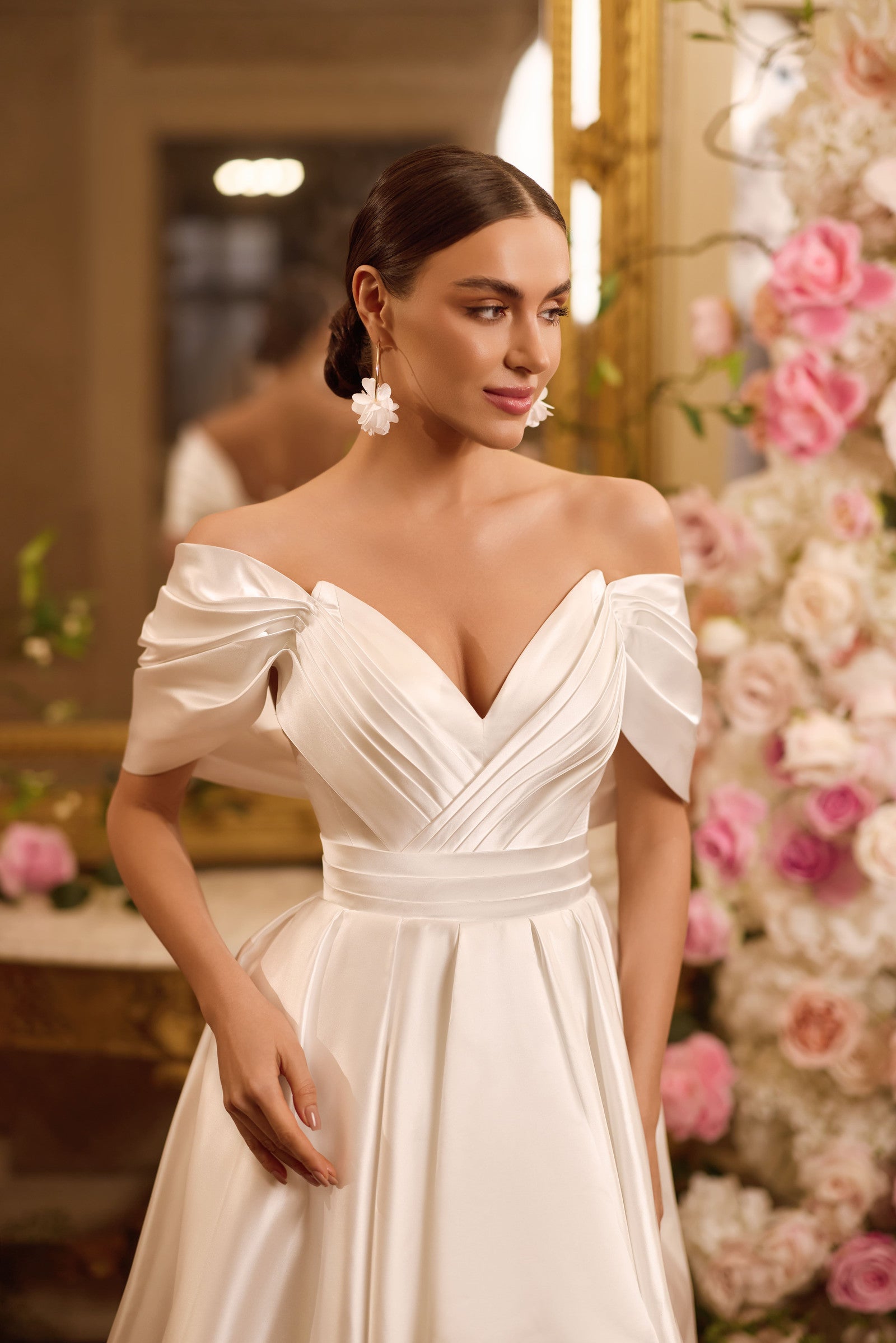 Robe de mariée Lady Di Bride 1643 – A-line en satin avec épaules dénudées