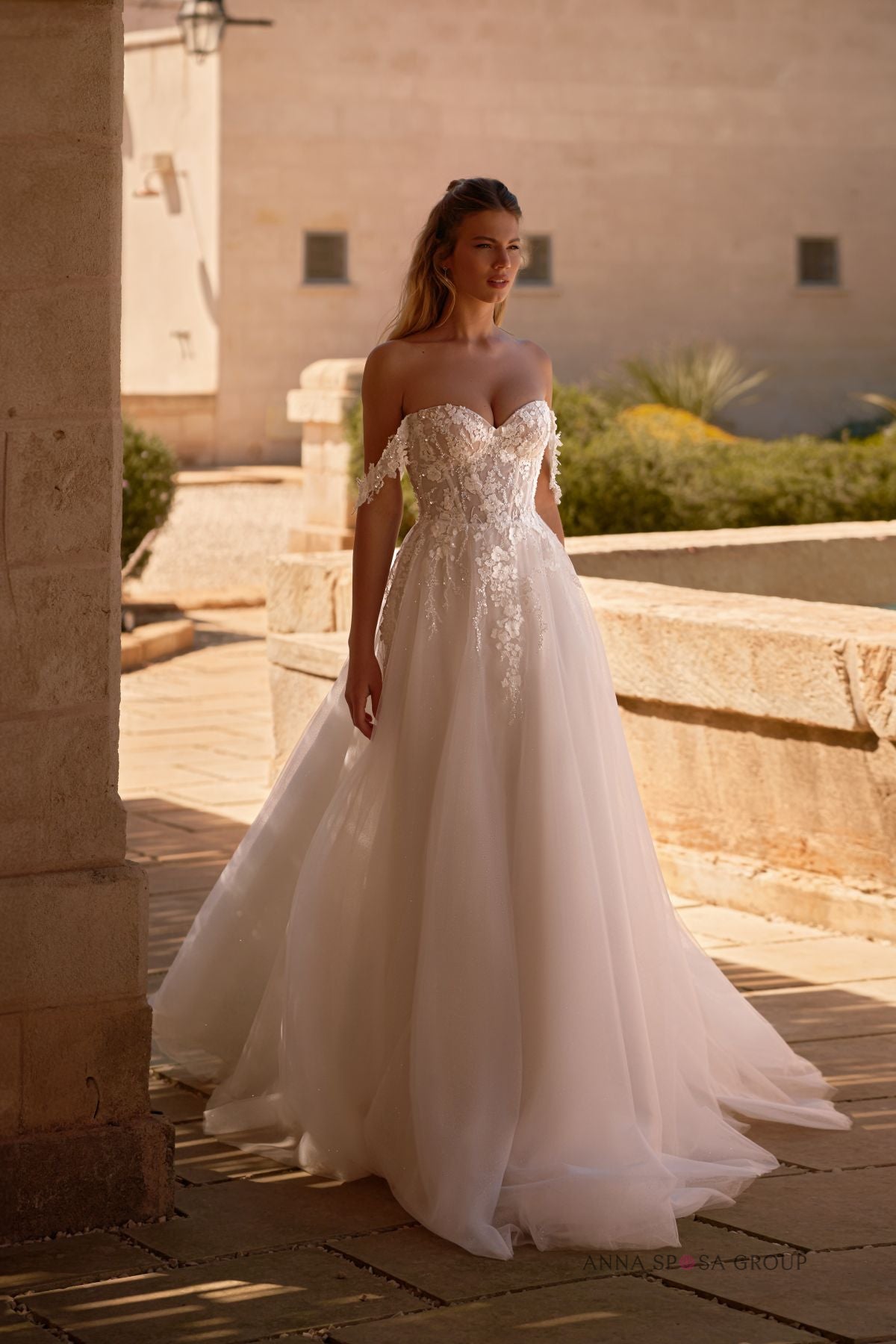 Robe de mariée Kinsley – Bustier cœur avec bretelles amovibles, jupe en tulle