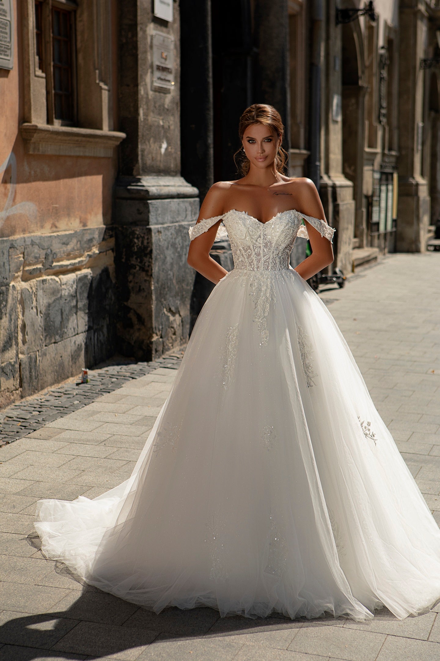 Robe de mariée princesse Lady Di Bride 901 – Corset bretelles tombantes, tulle brillant et dentelle