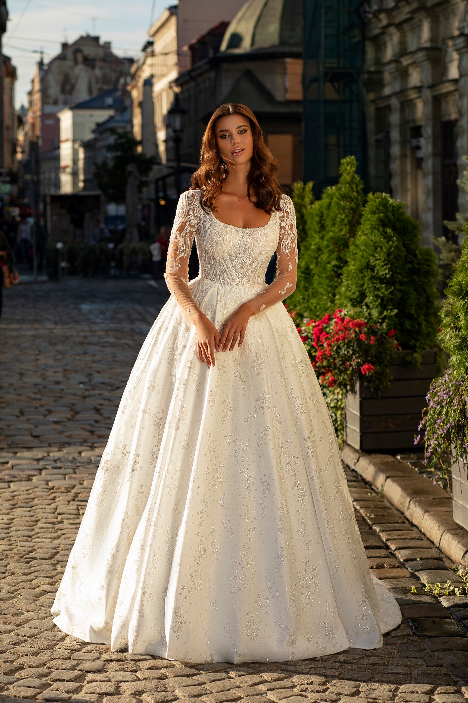Robe de mariée Lady Di Bride 910 – Robe princesse scintillante à manches longues en dentelle