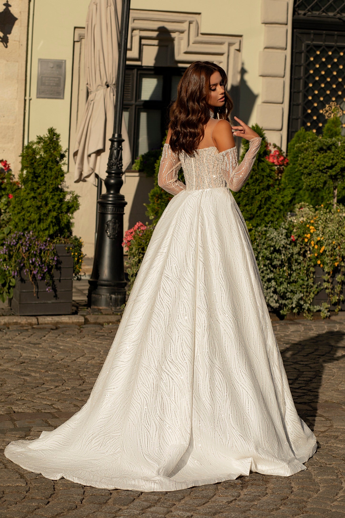 Robe de mariée Lady Di Bride 911 – Robe princesse scintillante, épaules dénudées et manches longues