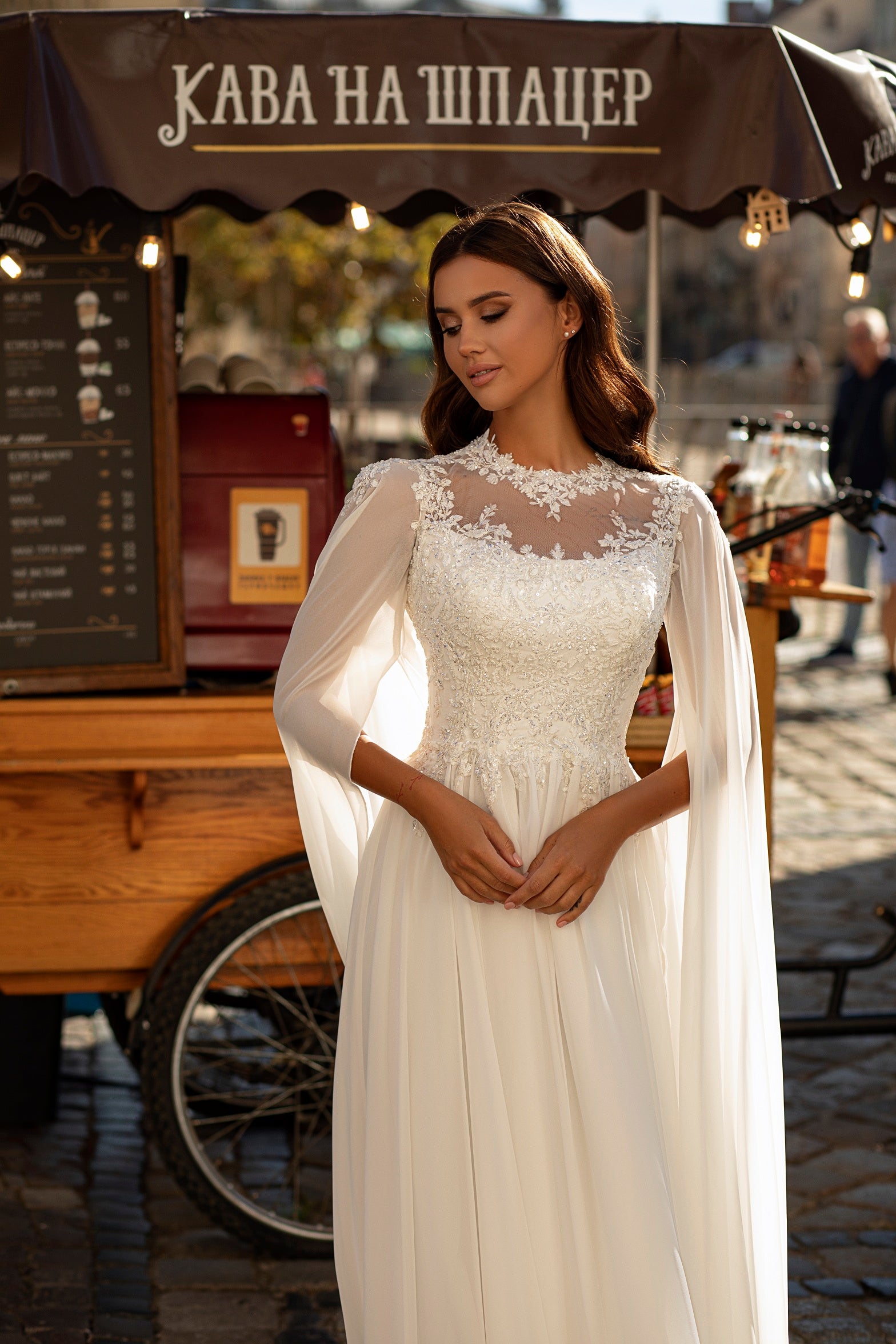 Robe de mariée Lady Di Bride 913 – mousseline fluide, manches papillon et élégance aérienne