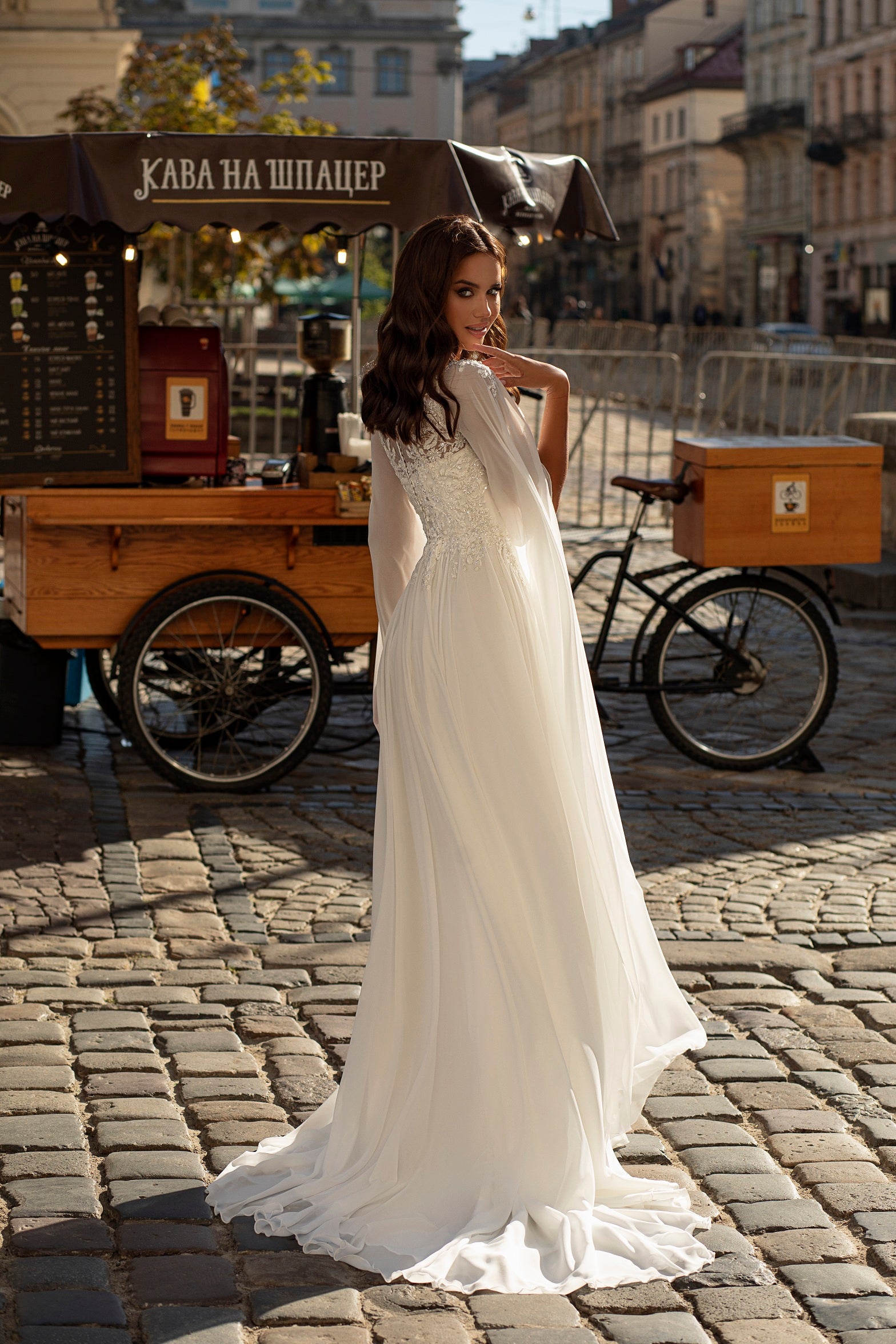 Robe de mariée Lady Di Bride 913 – mousseline fluide, manches papillon et élégance aérienne